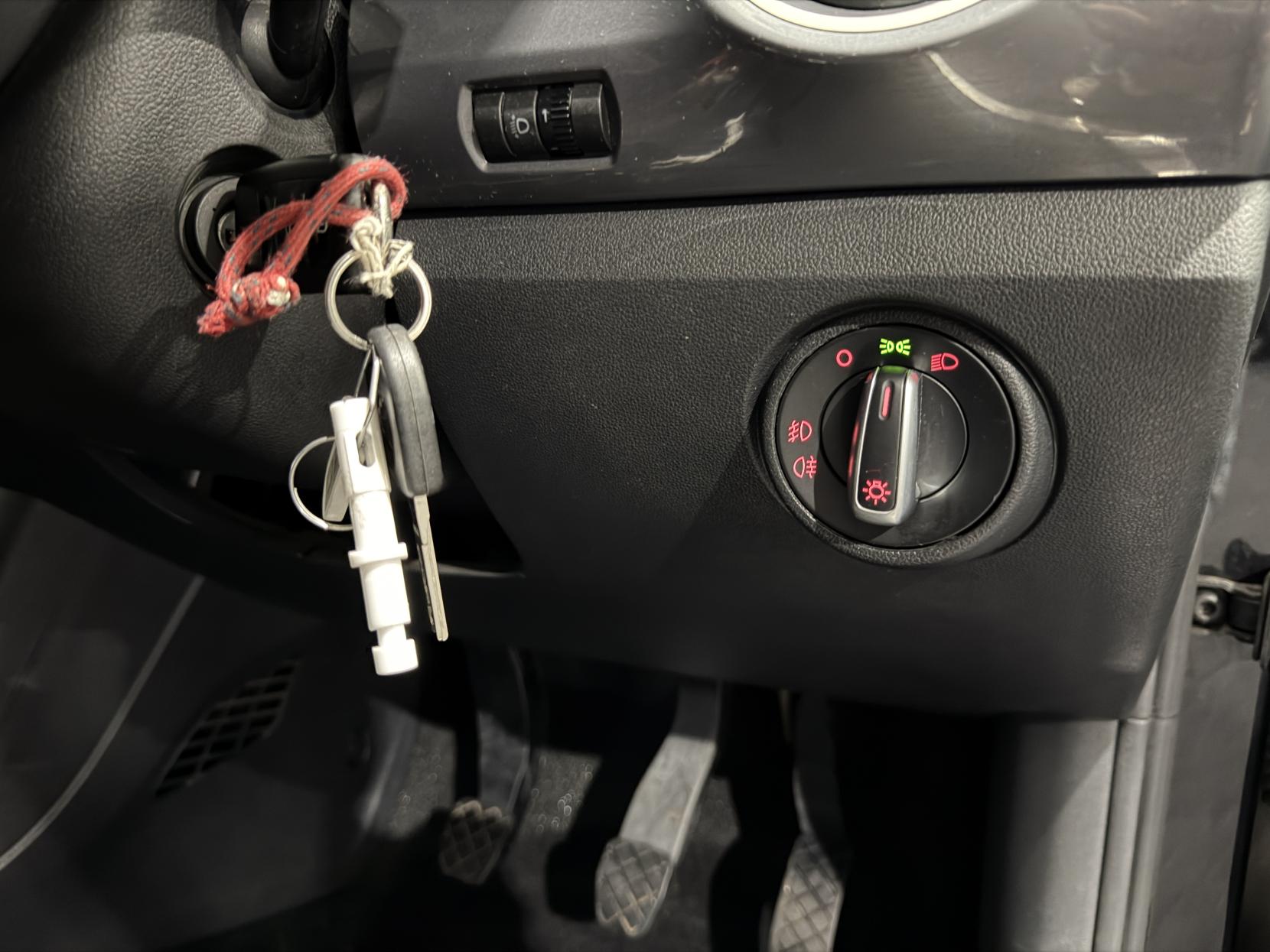 SEAT Mii 1.0 12v by MANGO Hatchback 3dr Petrol Manual Euro 5 (75 ps)