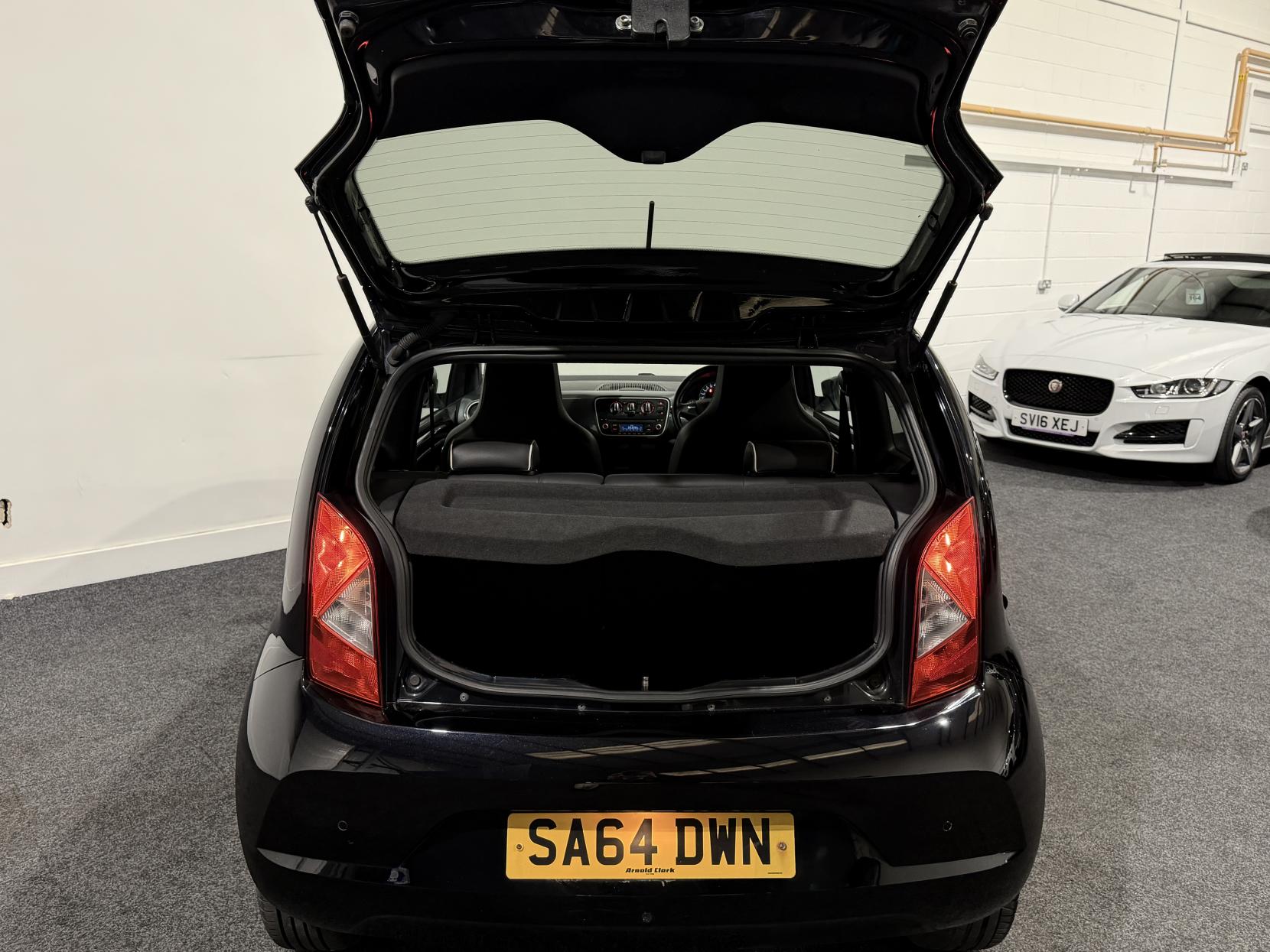SEAT Mii 1.0 12v by MANGO Hatchback 3dr Petrol Manual Euro 5 (75 ps)