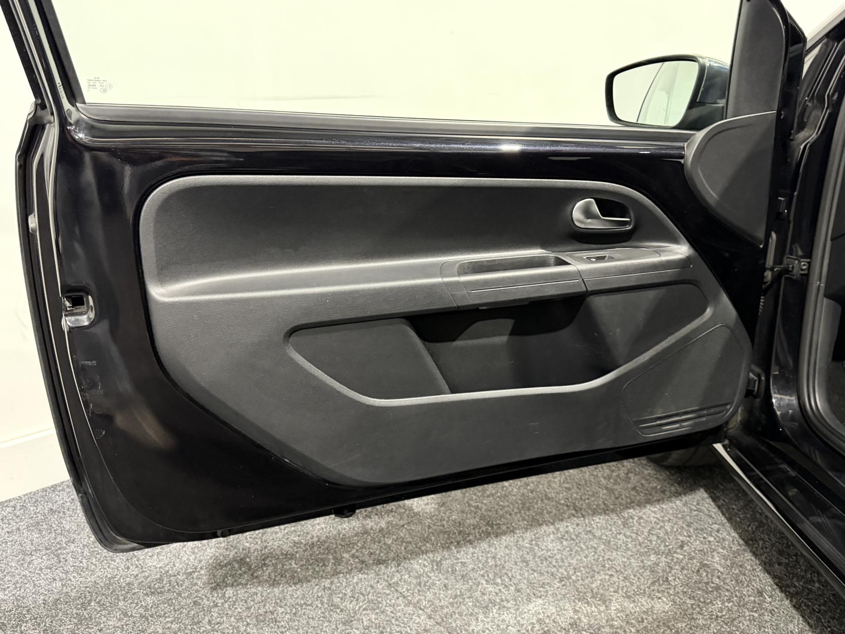 SEAT Mii 1.0 12v by MANGO Hatchback 3dr Petrol Manual Euro 5 (75 ps)
