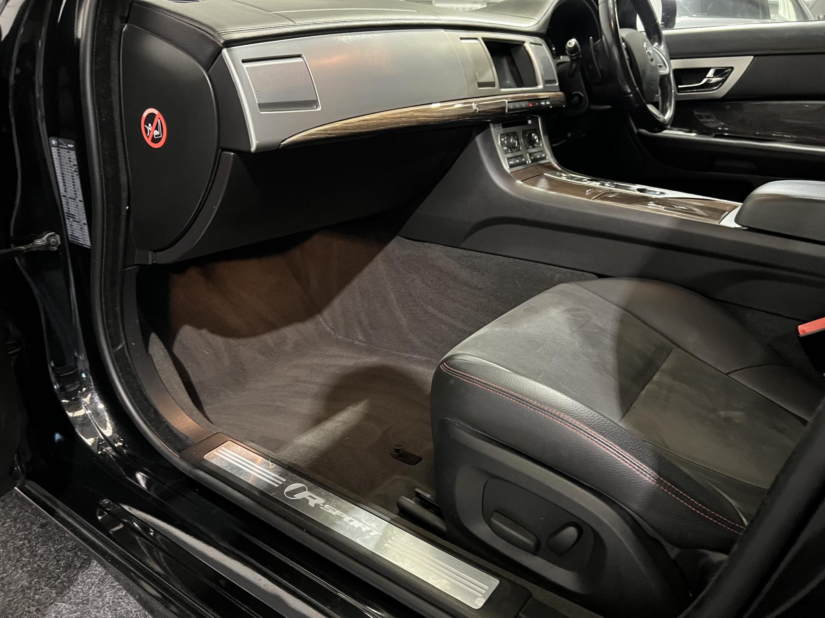 Jaguar XF 2.2d R-Sport Sportbrake 5dr Diesel Auto Euro 5 (s/s) (200 ps)