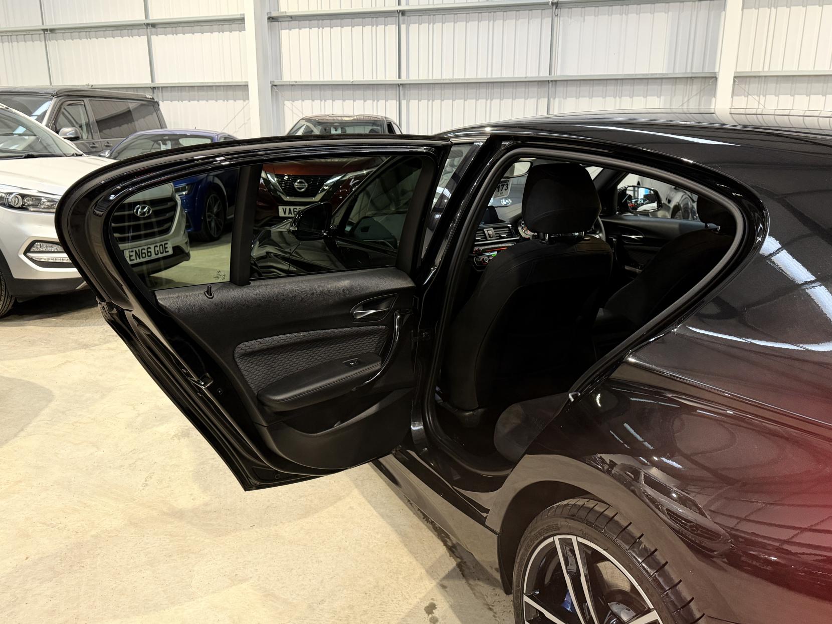 BMW 1 Series 2.0 118d M Sport Shadow Edition Hatchback 5dr Diesel Auto Euro 6 (s/s) (150 ps)