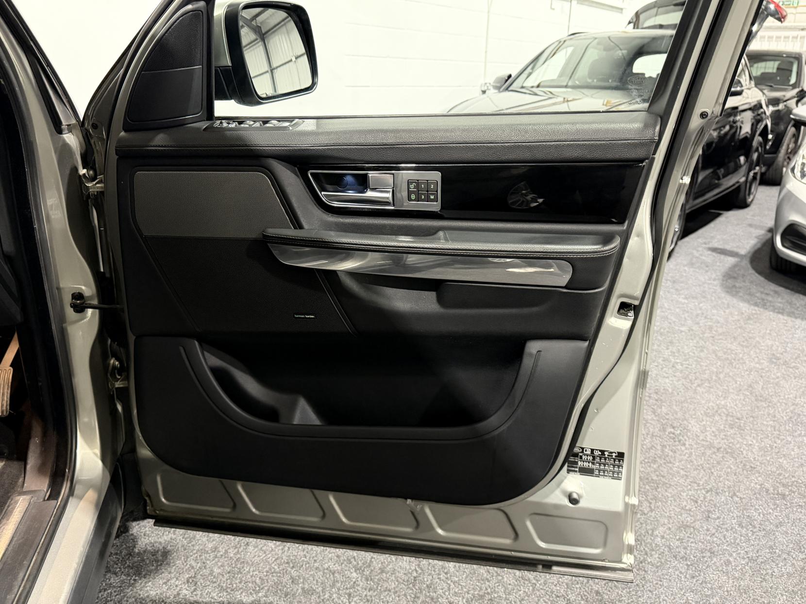Land Rover Range Rover Sport 3.0 TD V6 HSE SUV 5dr Diesel CommandShift 4WD Euro 5 (245 ps)