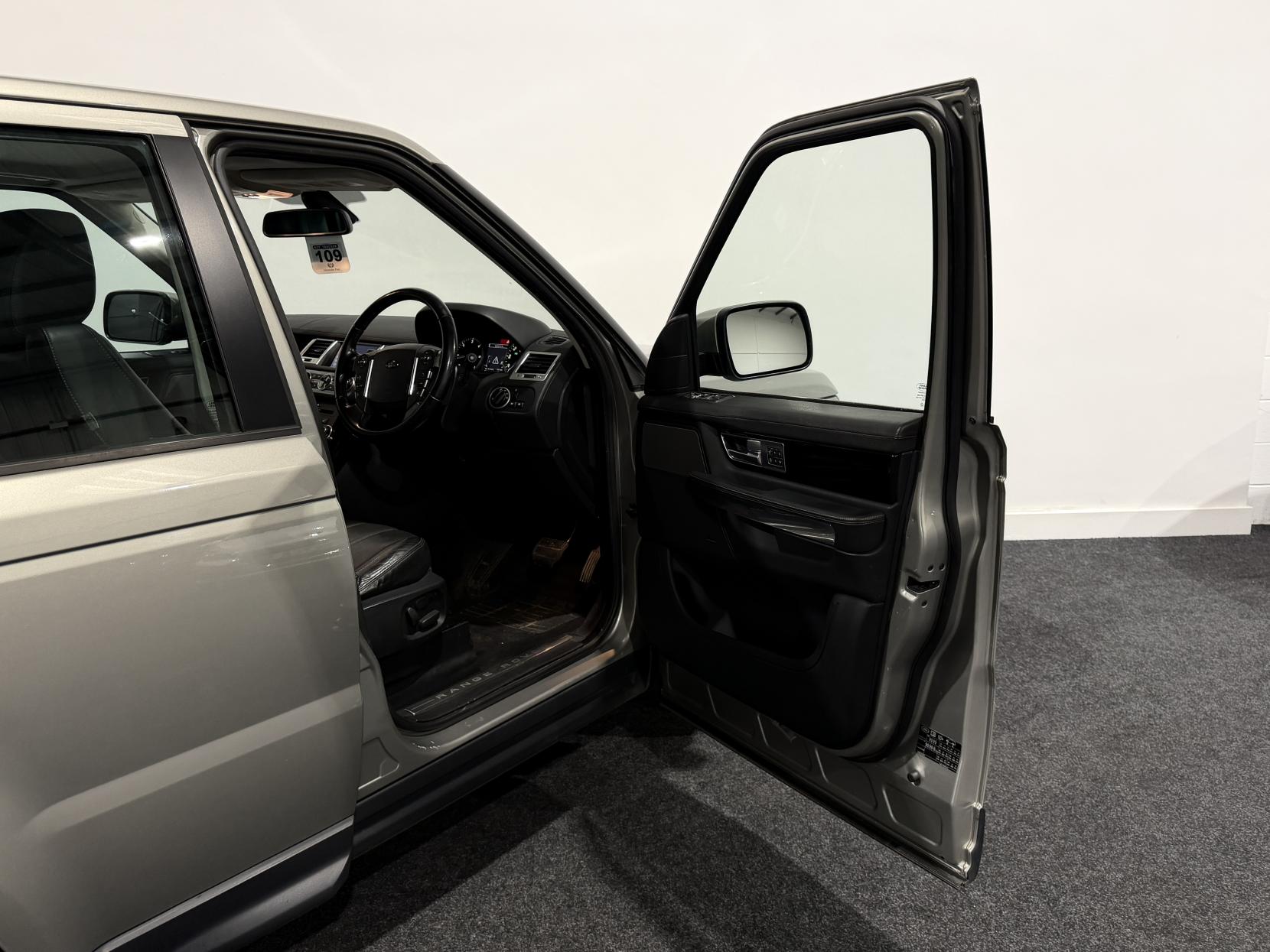 Land Rover Range Rover Sport 3.0 TD V6 HSE SUV 5dr Diesel CommandShift 4WD Euro 5 (245 ps)