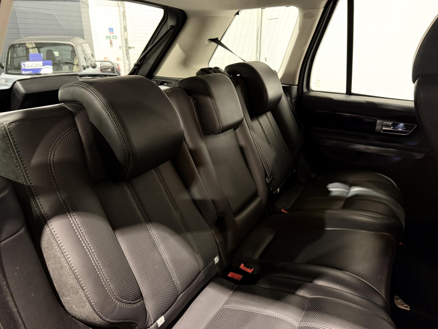 Land Rover Range Rover Sport 3.0 TD V6 HSE SUV 5dr Diesel CommandShift 4WD Euro 5 (245 ps)