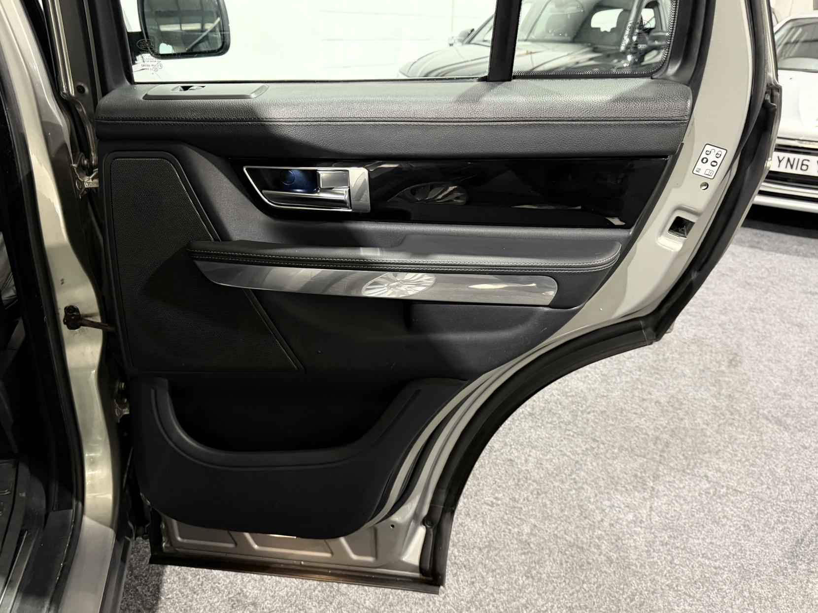 Land Rover Range Rover Sport 3.0 TD V6 HSE SUV 5dr Diesel CommandShift 4WD Euro 5 (245 ps)