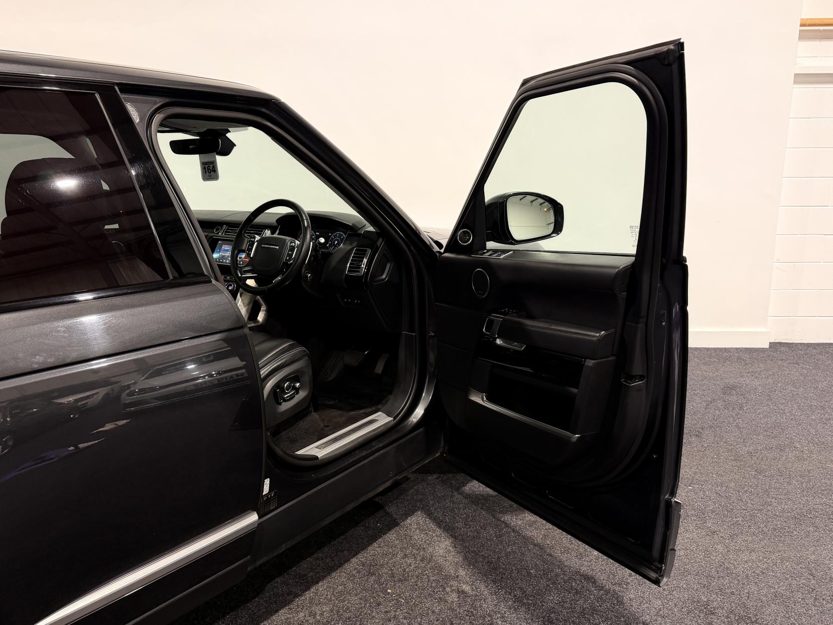 Land Rover Range Rover 3.0 TD V6 Autobiography SUV 5dr Diesel Auto 4WD Euro 6 (s/s) (258 ps)