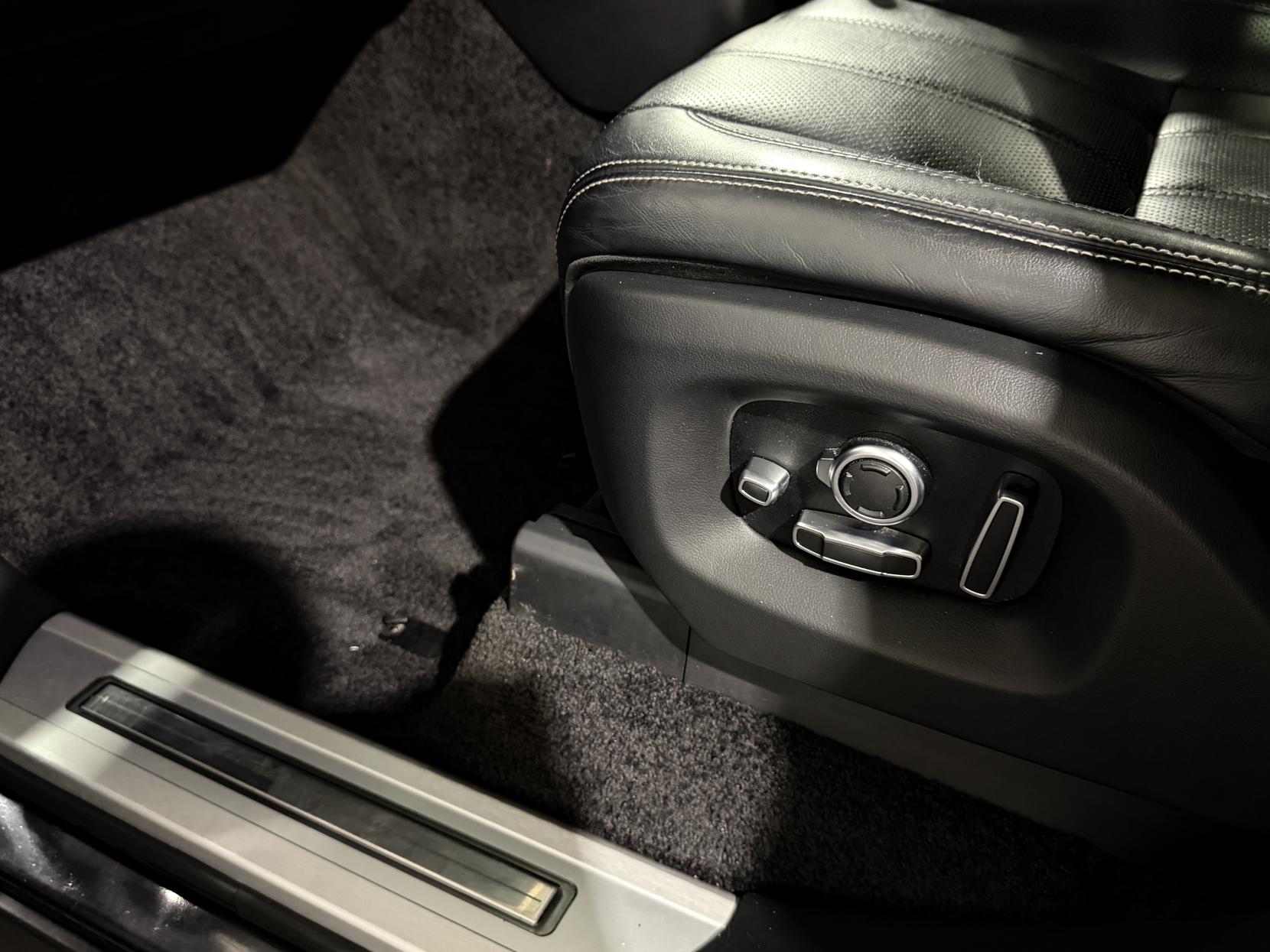 Land Rover Range Rover 3.0 TD V6 Autobiography SUV 5dr Diesel Auto 4WD Euro 6 (s/s) (258 ps)