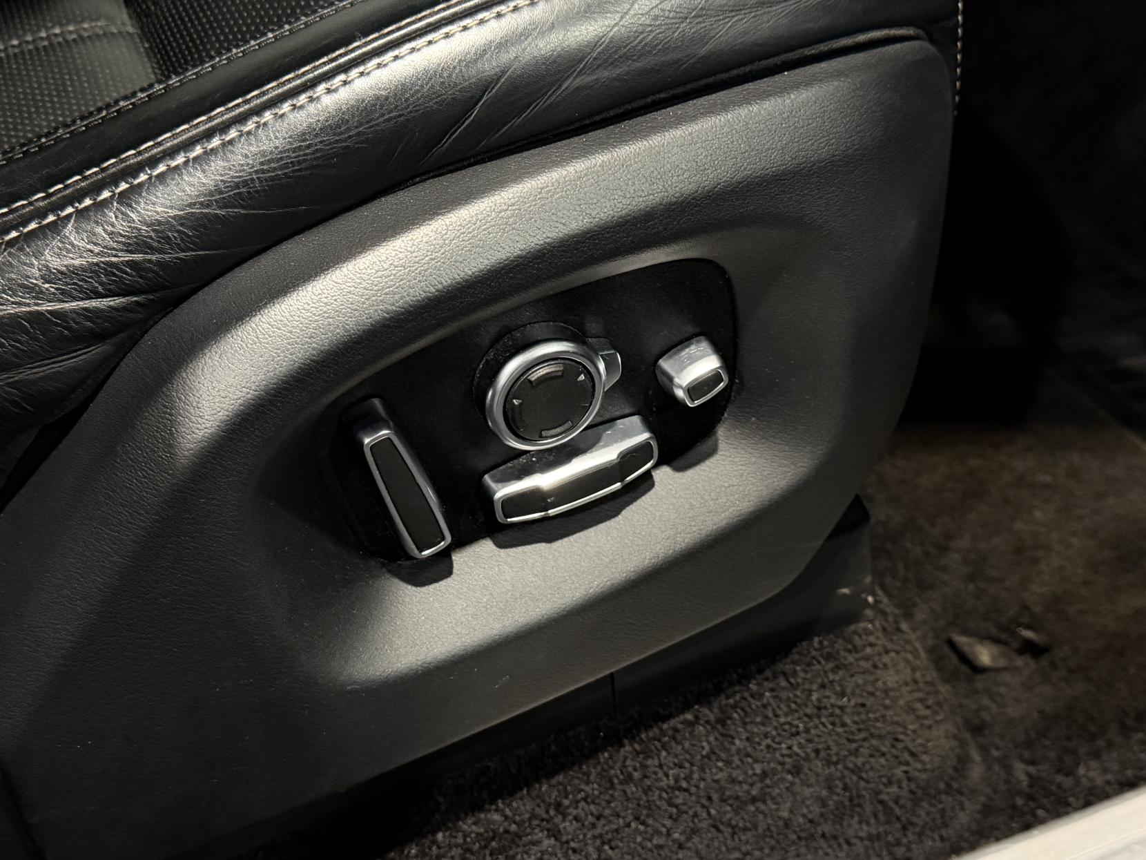 Land Rover Range Rover 3.0 TD V6 Autobiography SUV 5dr Diesel Auto 4WD Euro 6 (s/s) (258 ps)