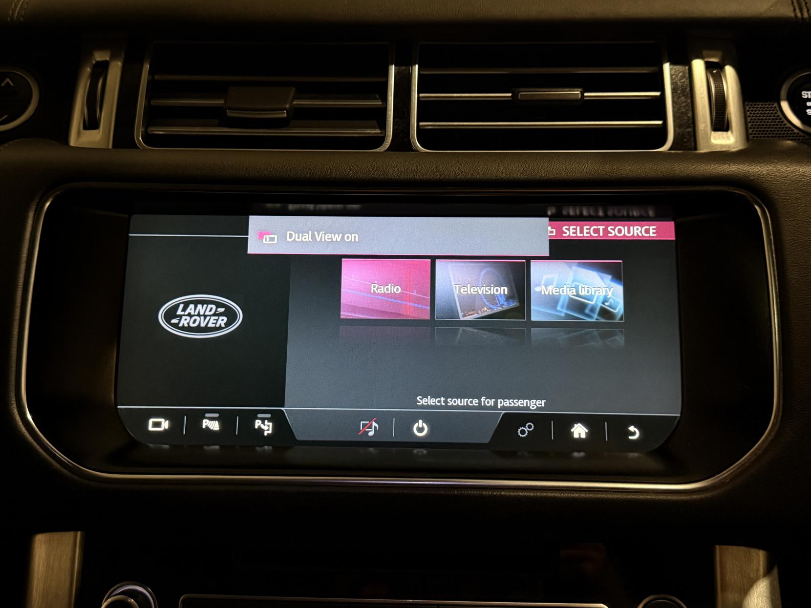 Land Rover Range Rover 3.0 TD V6 Autobiography SUV 5dr Diesel Auto 4WD Euro 6 (s/s) (258 ps)