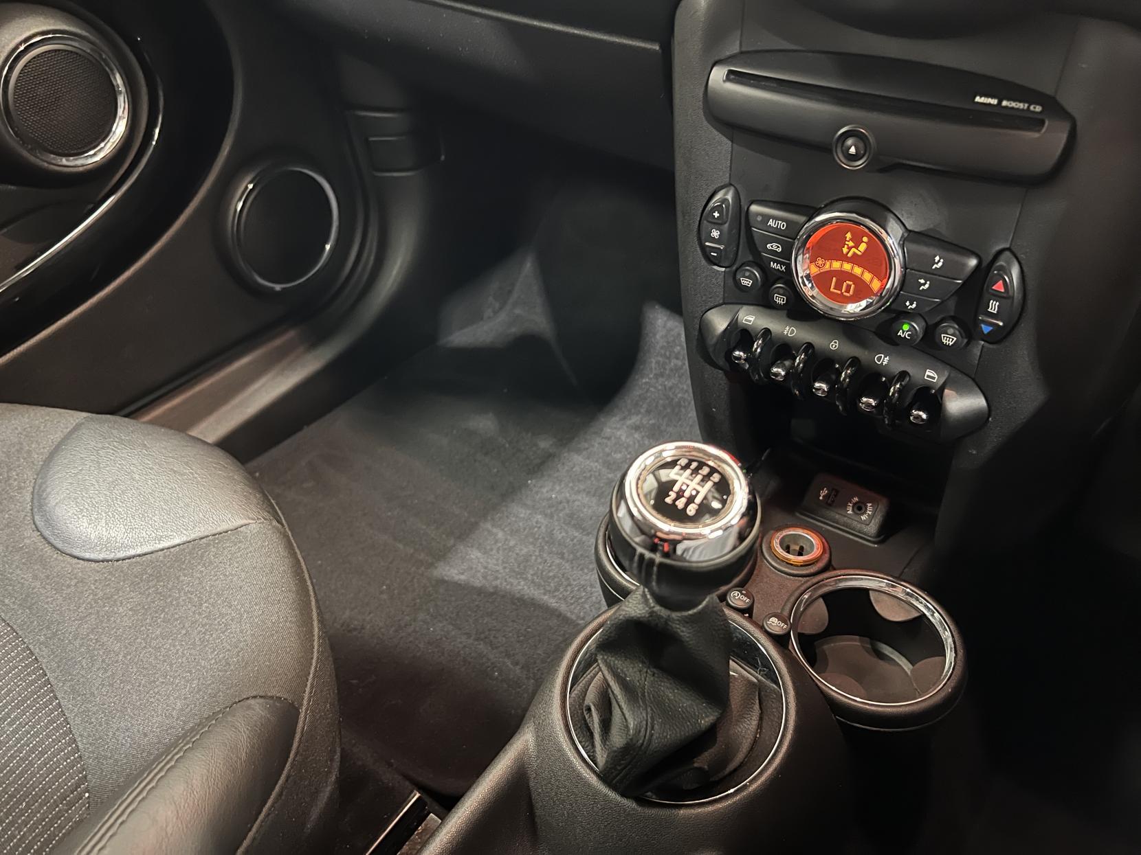 MINI Hatch 1.6 Cooper D Hatchback 3dr Diesel Manual Euro 5 (s/s) (112 ps)