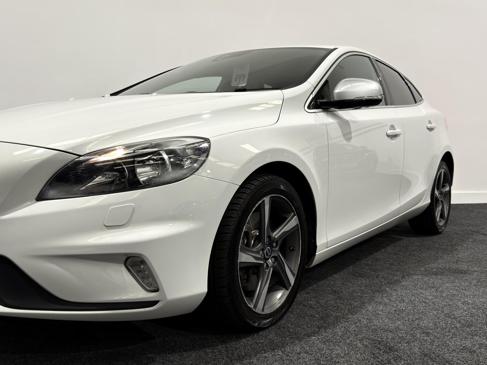 Volvo V40 2.0 D3 R-Design Hatchback 5dr Diesel Manual Euro 5 (s/s) (150 ps)