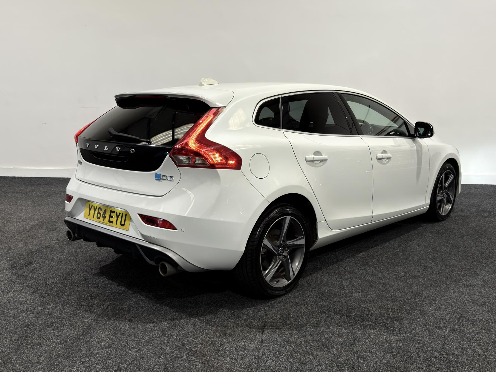 Volvo V40 2.0 D3 R-Design Hatchback 5dr Diesel Manual Euro 5 (s/s) (150 ps)