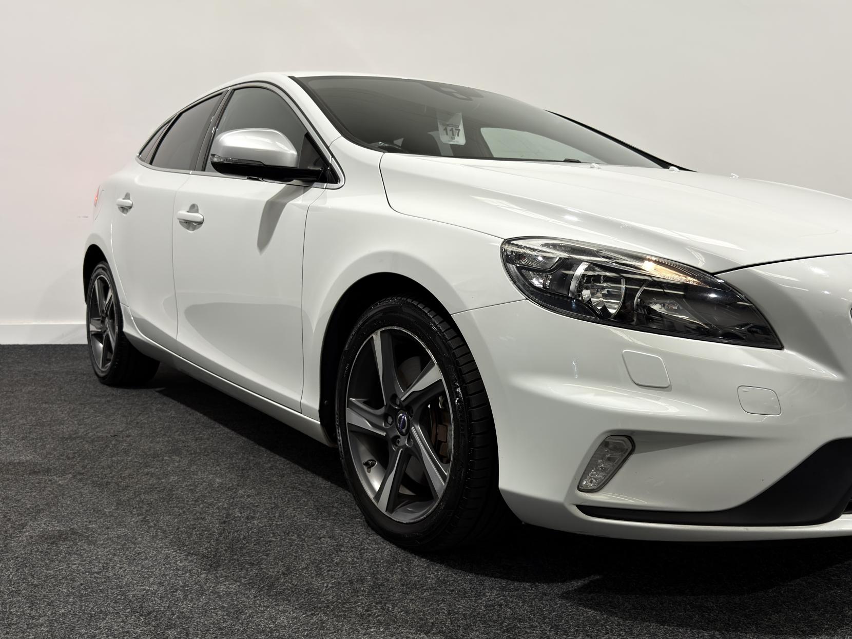 Volvo V40 2.0 D3 R-Design Hatchback 5dr Diesel Manual Euro 5 (s/s) (150 ps)