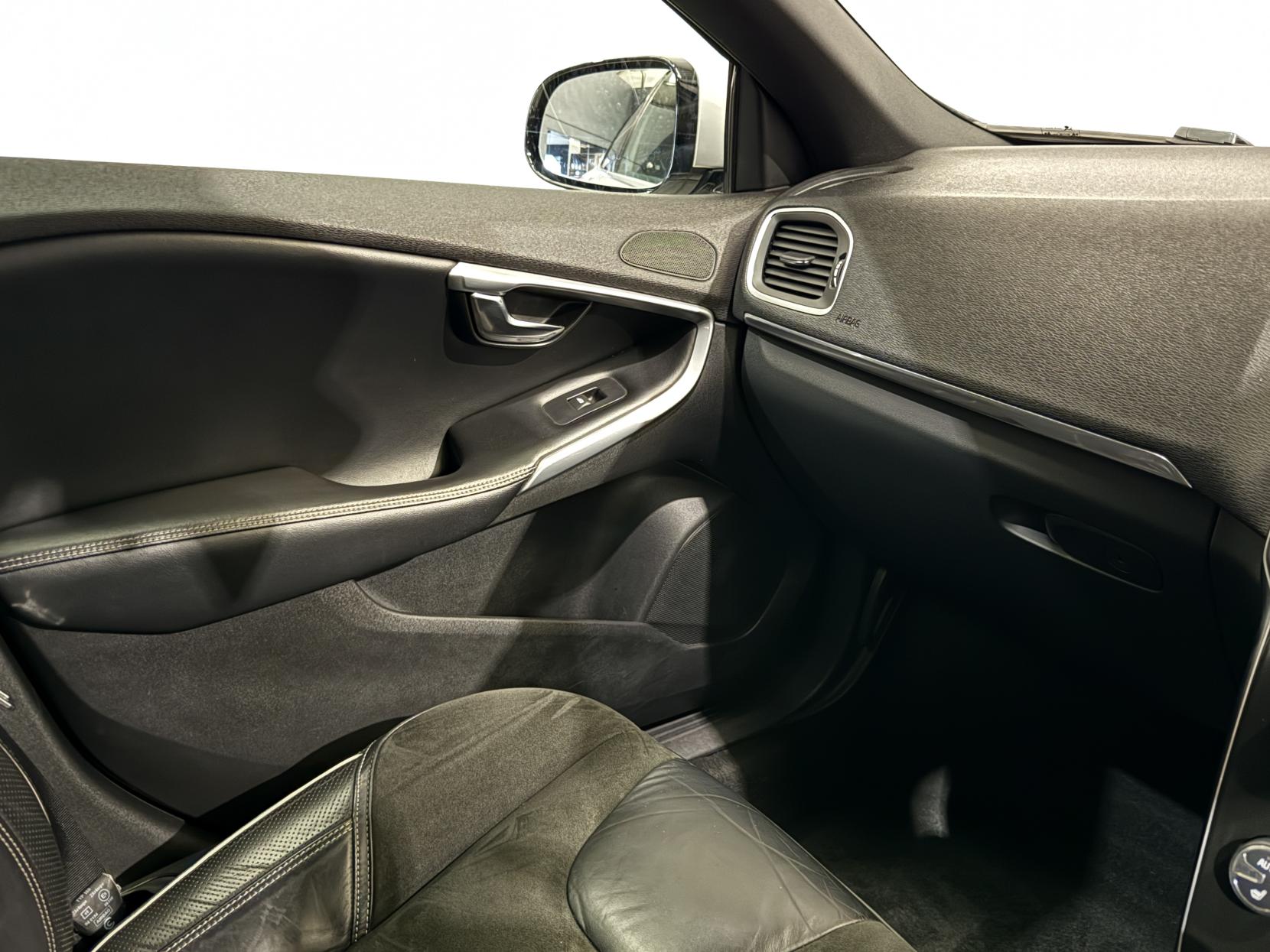 Volvo V40 2.0 D3 R-Design Hatchback 5dr Diesel Manual Euro 5 (s/s) (150 ps)