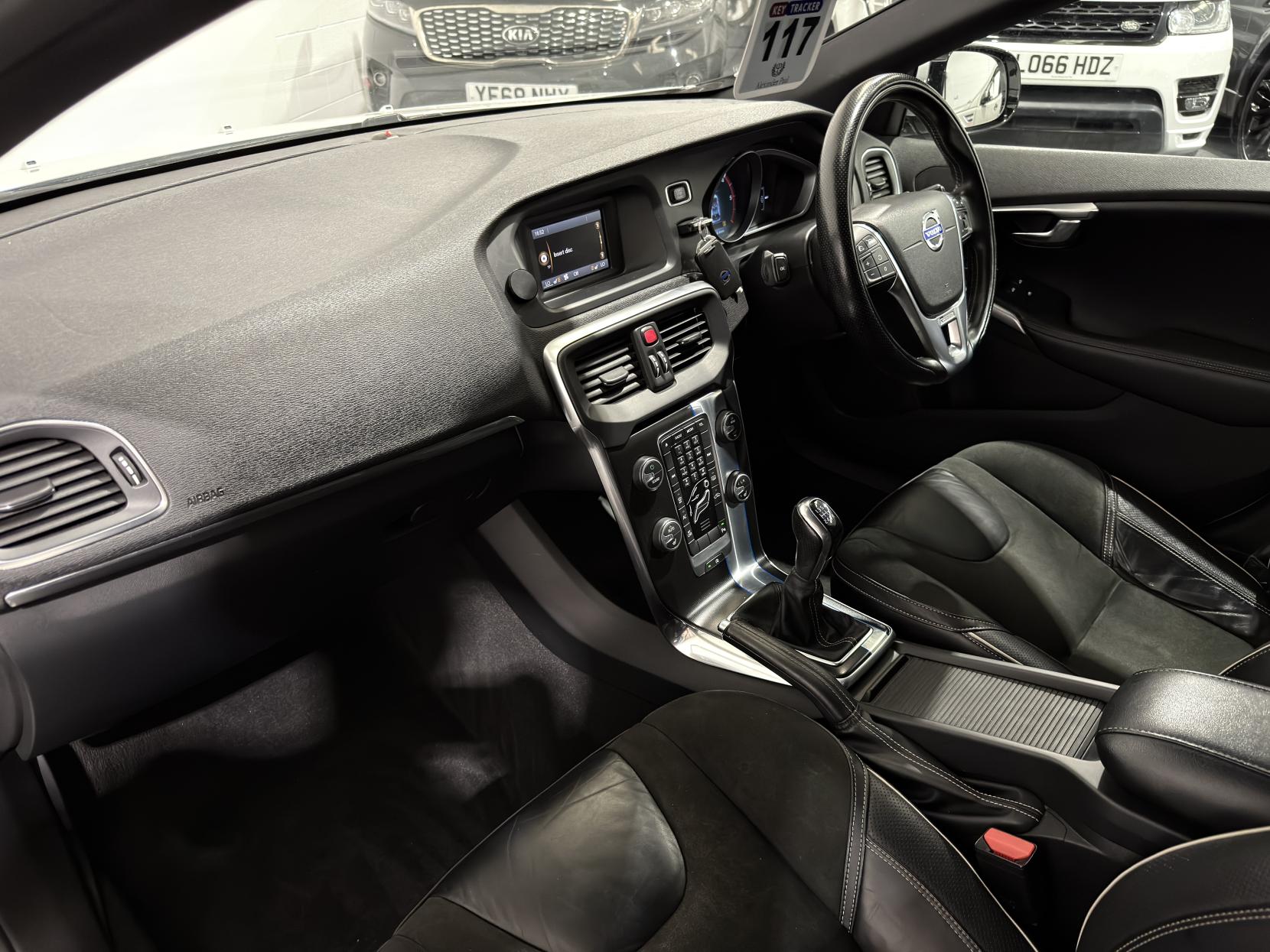 Volvo V40 2.0 D3 R-Design Hatchback 5dr Diesel Manual Euro 5 (s/s) (150 ps)