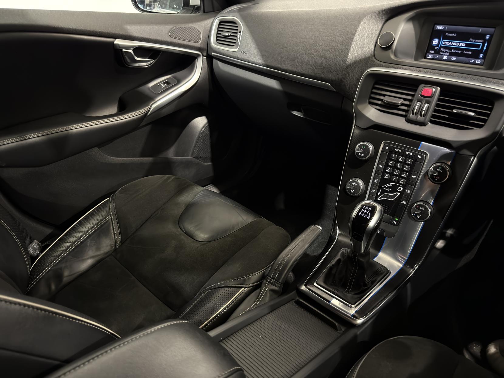 Volvo V40 2.0 D3 R-Design Hatchback 5dr Diesel Manual Euro 5 (s/s) (150 ps)