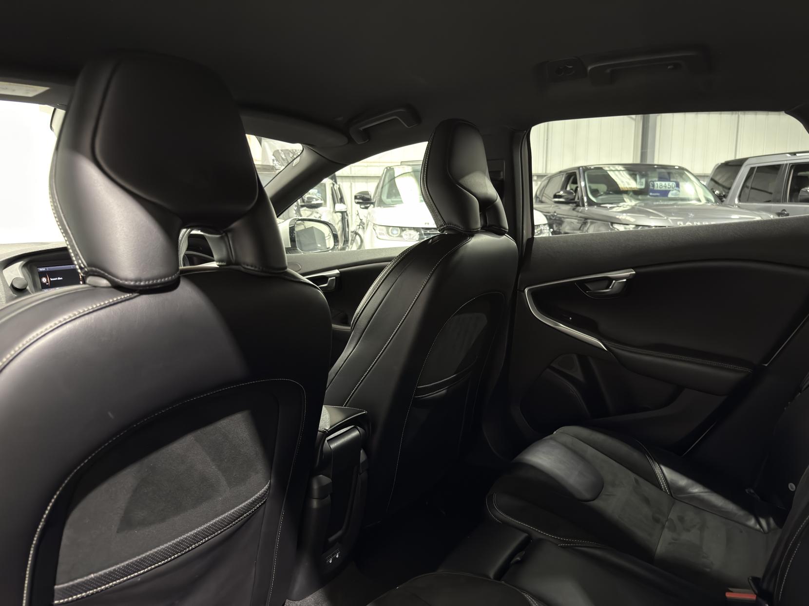 Volvo V40 2.0 D3 R-Design Hatchback 5dr Diesel Manual Euro 5 (s/s) (150 ps)
