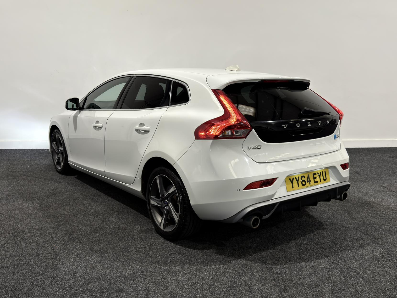 Volvo V40 2.0 D3 R-Design Hatchback 5dr Diesel Manual Euro 5 (s/s) (150 ps)