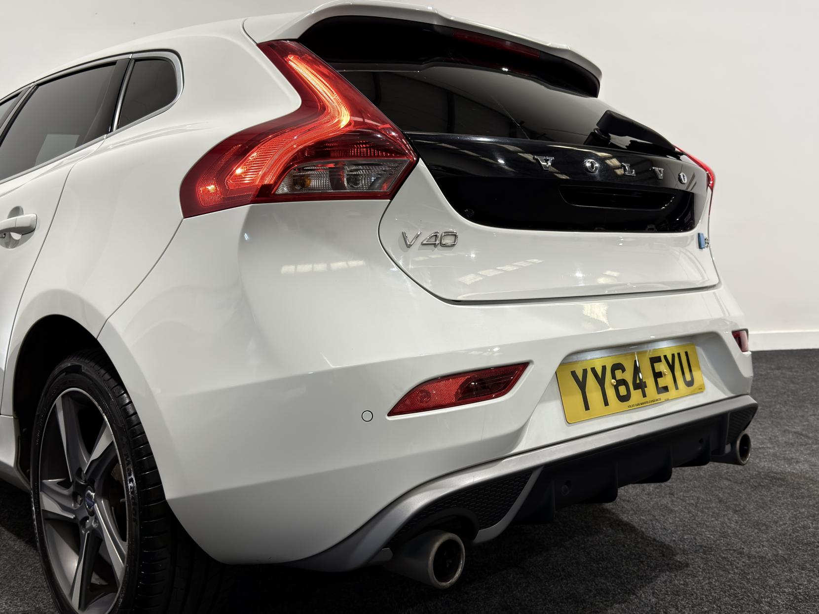 Volvo V40 2.0 D3 R-Design Hatchback 5dr Diesel Manual Euro 5 (s/s) (150 ps)