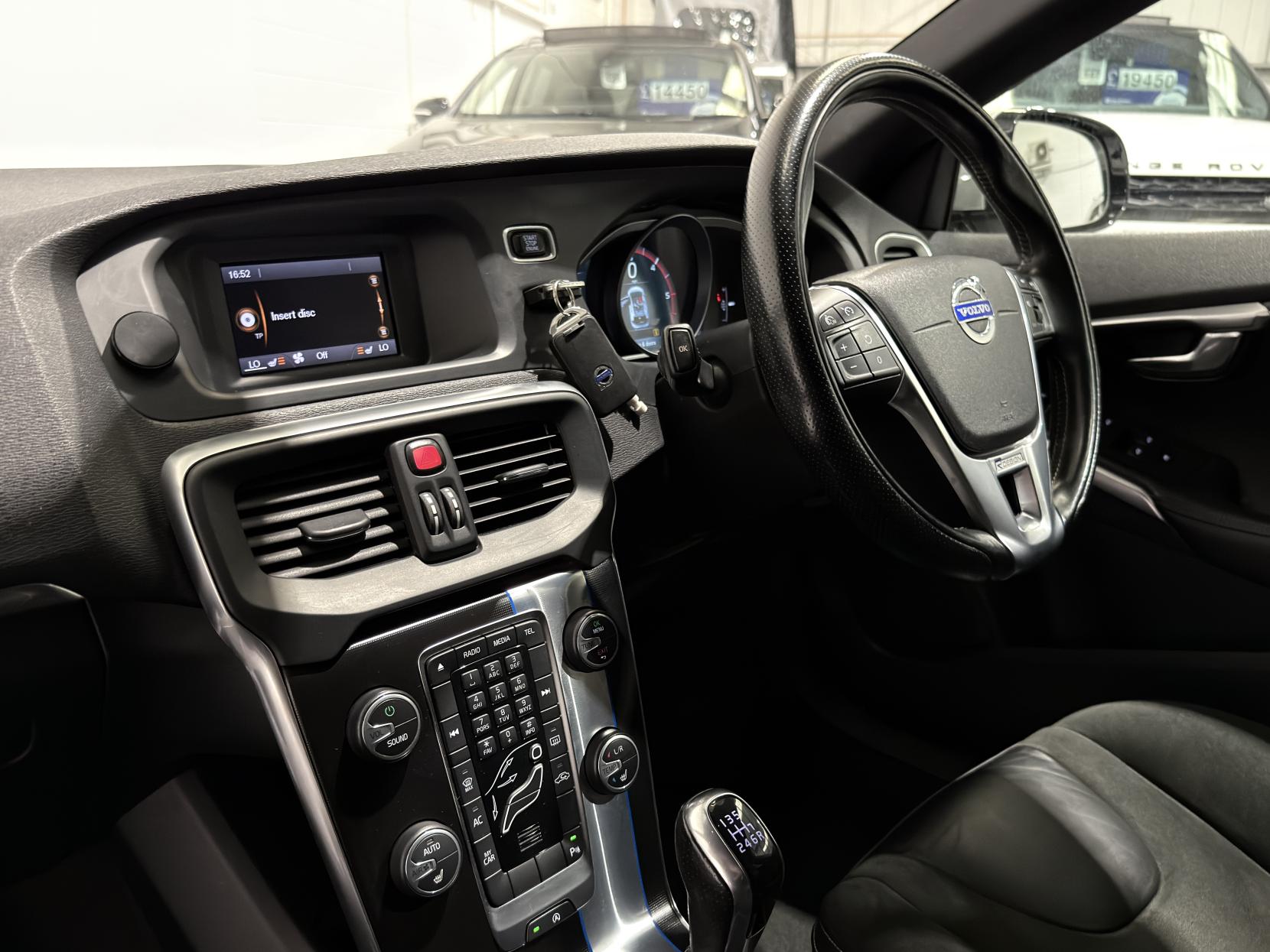 Volvo V40 2.0 D3 R-Design Hatchback 5dr Diesel Manual Euro 5 (s/s) (150 ps)