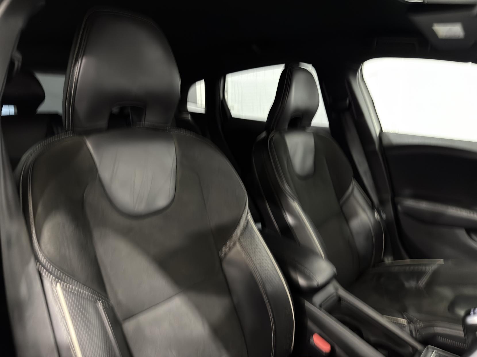 Volvo V40 2.0 D3 R-Design Hatchback 5dr Diesel Manual Euro 5 (s/s) (150 ps)