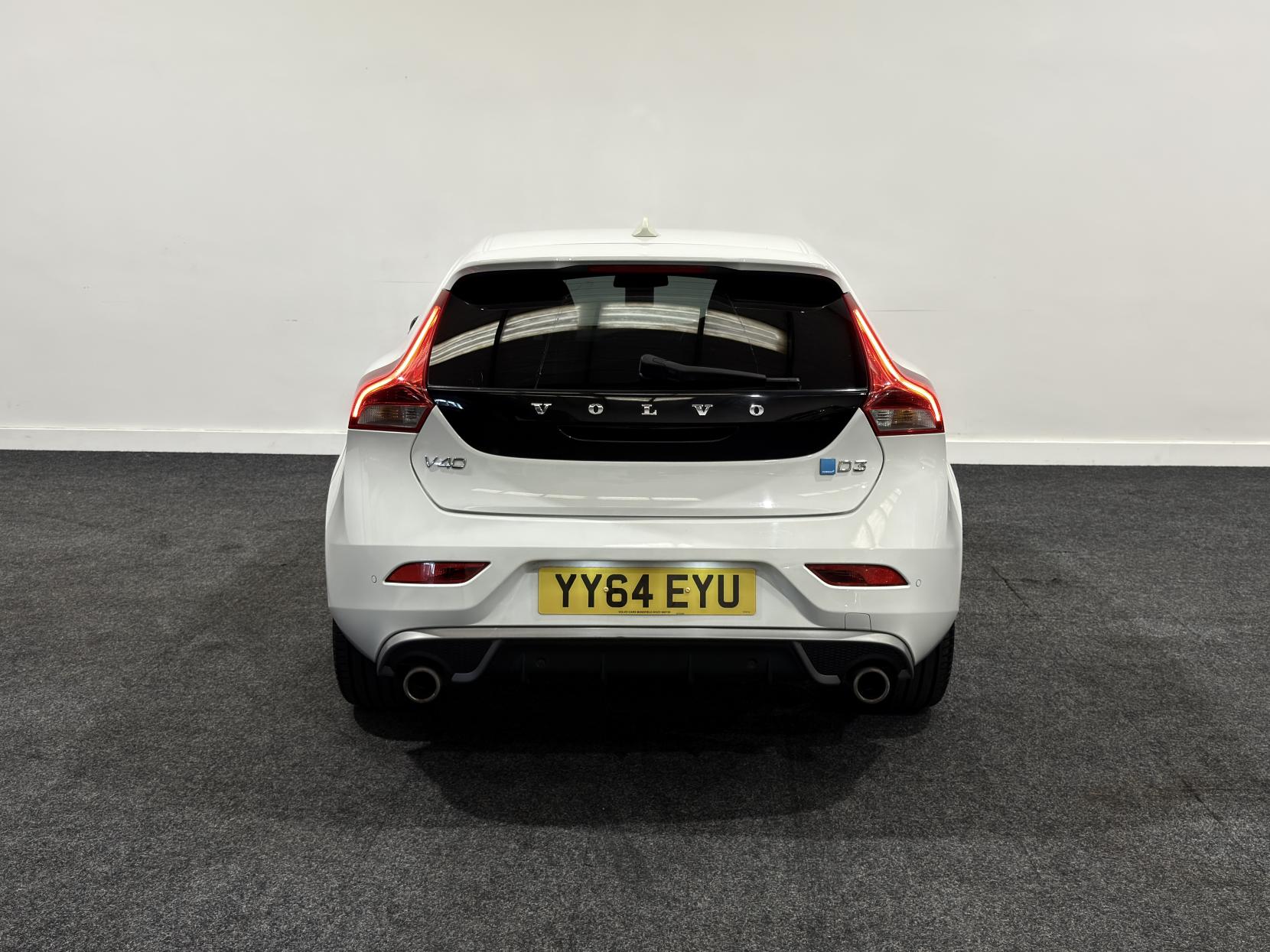 Volvo V40 2.0 D3 R-Design Hatchback 5dr Diesel Manual Euro 5 (s/s) (150 ps)