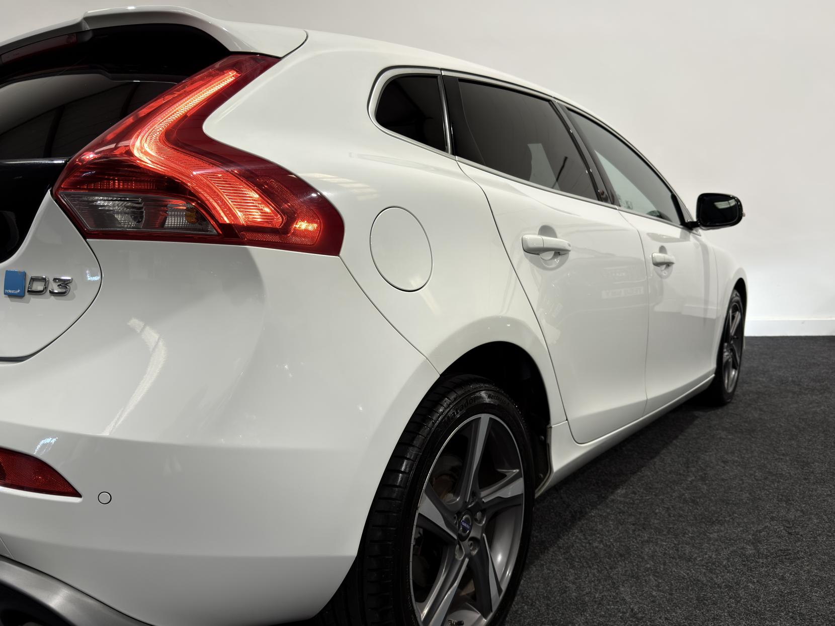 Volvo V40 2.0 D3 R-Design Hatchback 5dr Diesel Manual Euro 5 (s/s) (150 ps)