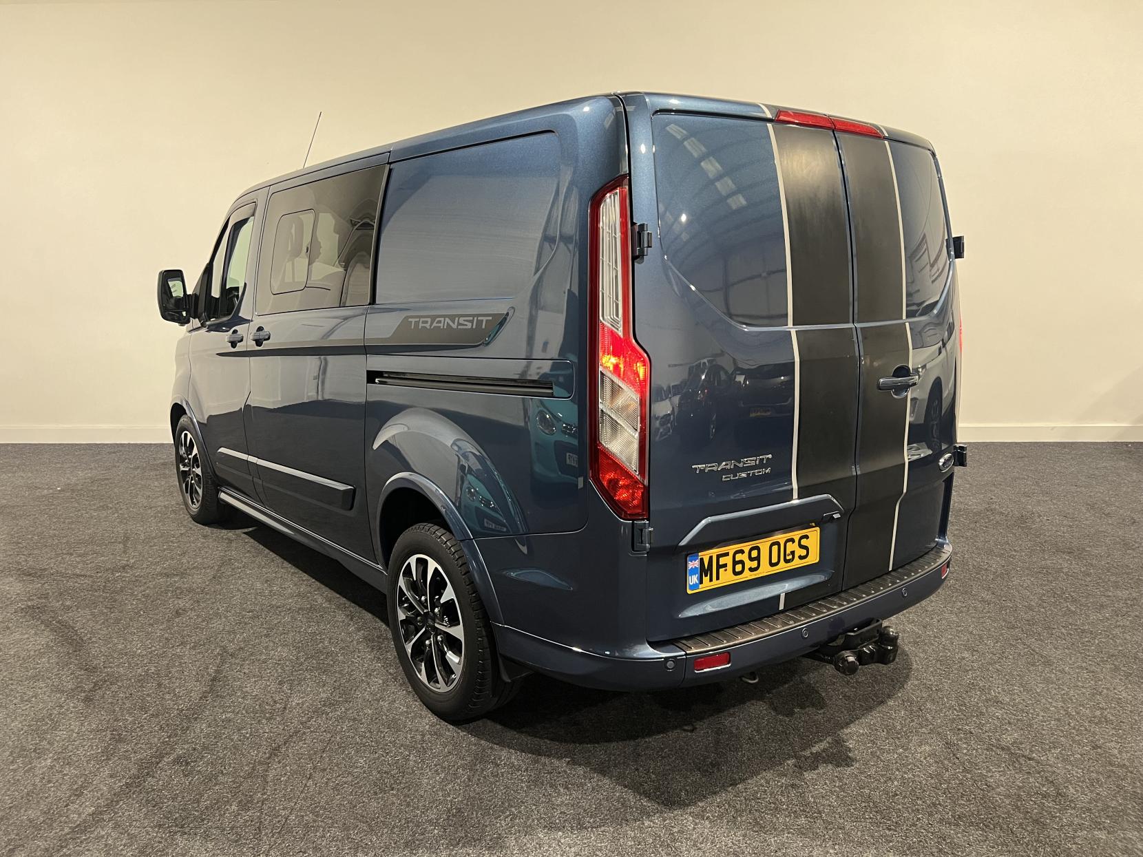 Ford Transit Custom 2.0 310 EcoBlue Sport Crew Van Double Cab 6dr Diesel Auto L1 H1 Euro 6 (s/s) (5 Seat) (170 ps)