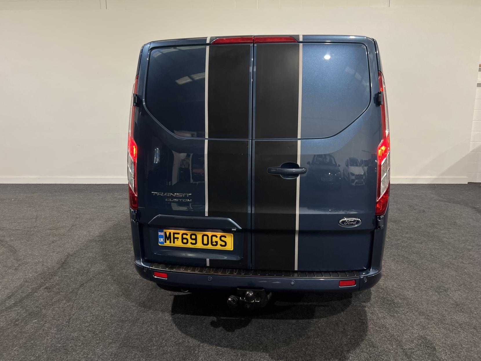 Ford Transit Custom 2.0 310 EcoBlue Sport Crew Van Double Cab 6dr Diesel Auto L1 H1 Euro 6 (s/s) (5 Seat) (170 ps)