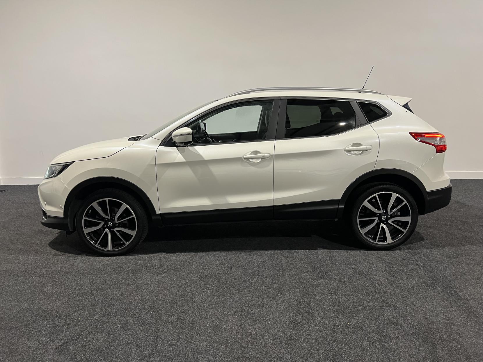 Nissan Qashqai 1.6 dCi Tekna SUV 5dr Diesel Manual 2WD Euro 5 (s/s) (130 ps)