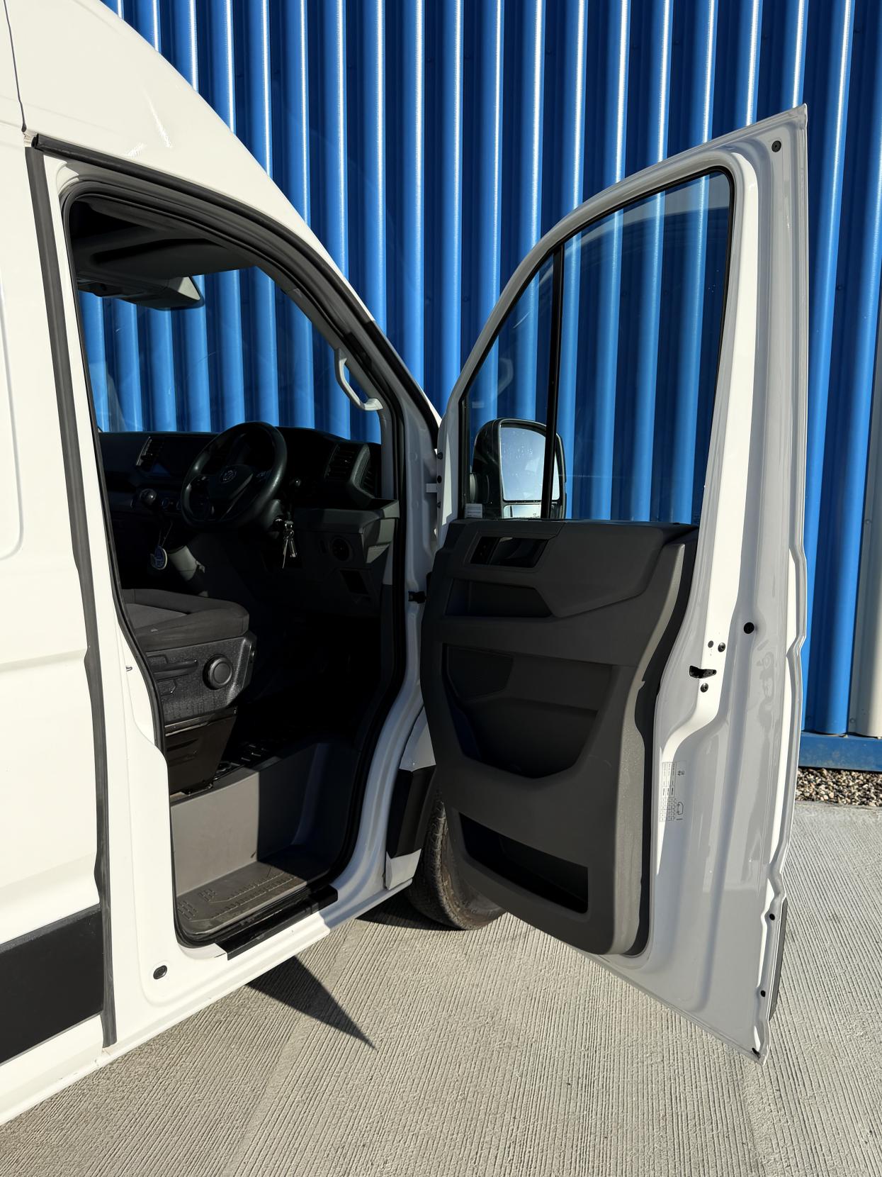 Volkswagen Crafter 2.0 TDI CR35 Trendline Panel Van 5dr Diesel Manual FWD MWB Euro 6 (s/s) (140 ps)