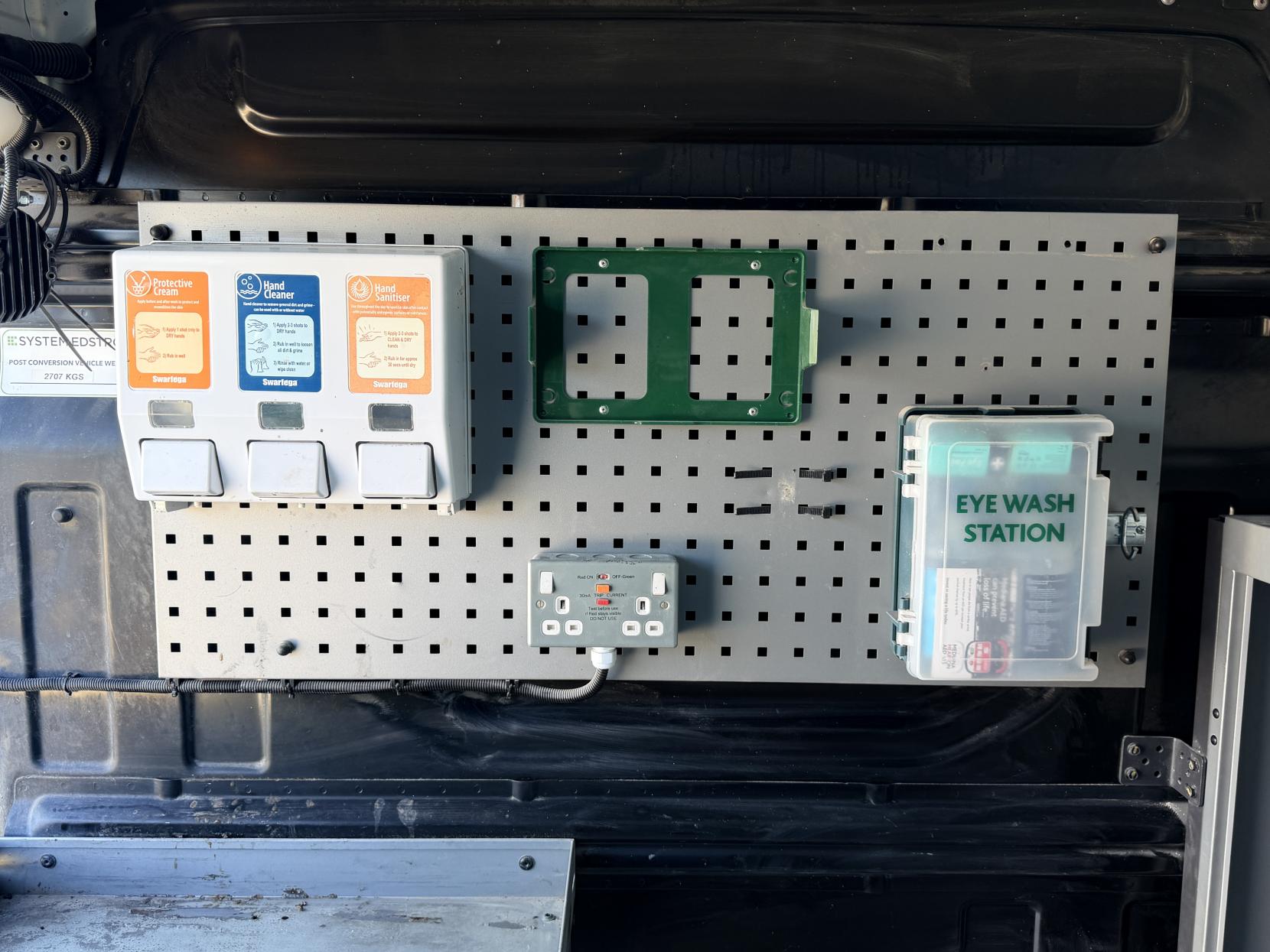 Volkswagen Crafter 2.0 TDI CR35 Trendline Panel Van 5dr Diesel Manual FWD MWB Euro 6 (s/s) (140 ps)