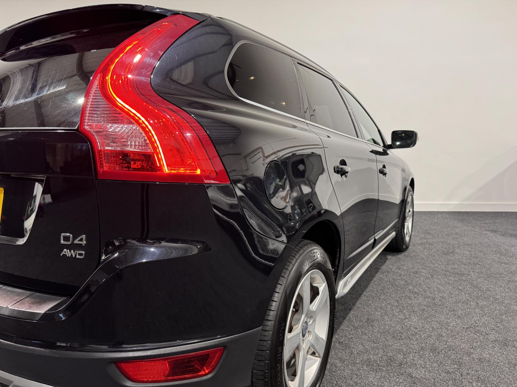 Volvo XC60 2.4 D4 R-Design Nav SUV 5dr Diesel Geartronic AWD Euro 5 (163 ps)