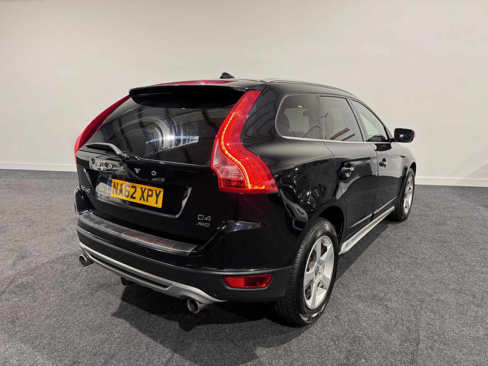 Volvo XC60 2.4 D4 R-Design Nav SUV 5dr Diesel Geartronic AWD Euro 5 (163 ps)