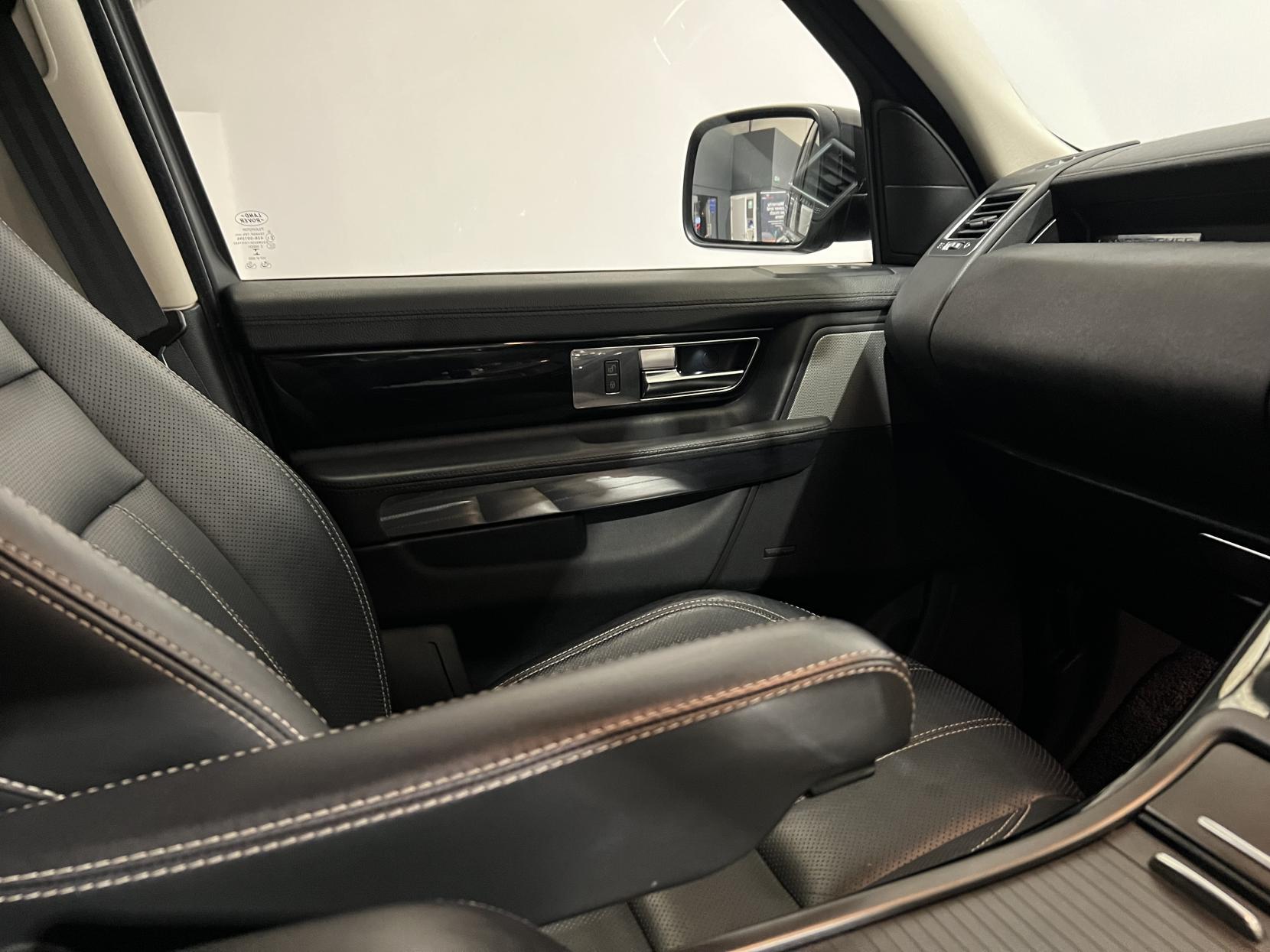 Land Rover Range Rover Sport 3.0 SD V6 HSE SUV 5dr Diesel Auto 4WD Euro 5 (255 bhp)