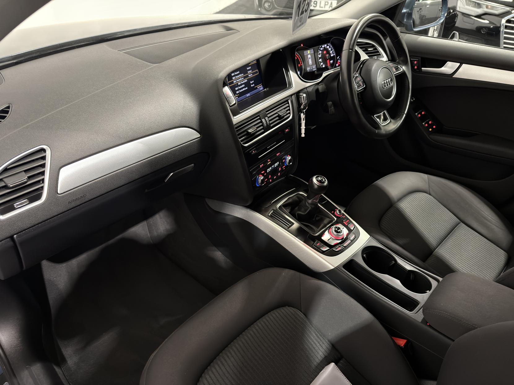 Audi A4 Avant 2.0 TDI ultra SE Estate 5dr Diesel Manual Euro 6 (s/s) (163 ps)