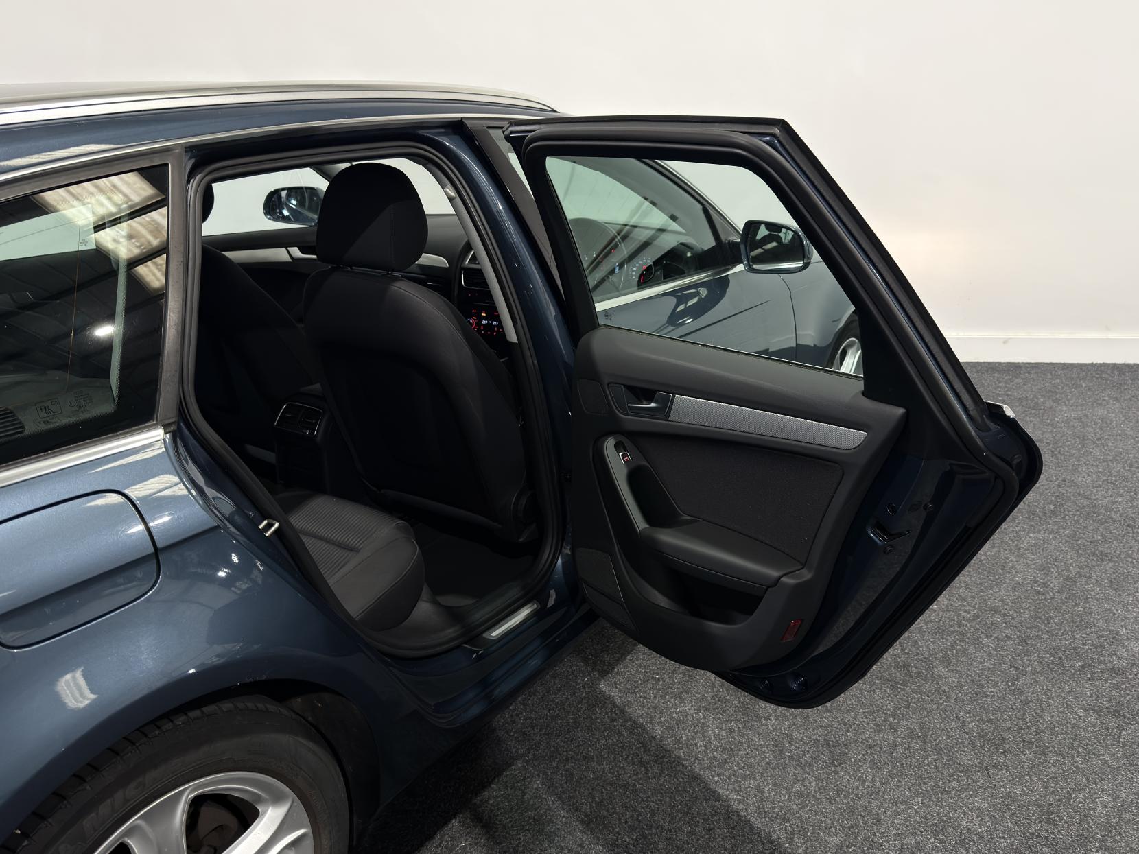 Audi A4 Avant 2.0 TDI ultra SE Estate 5dr Diesel Manual Euro 6 (s/s) (163 ps)