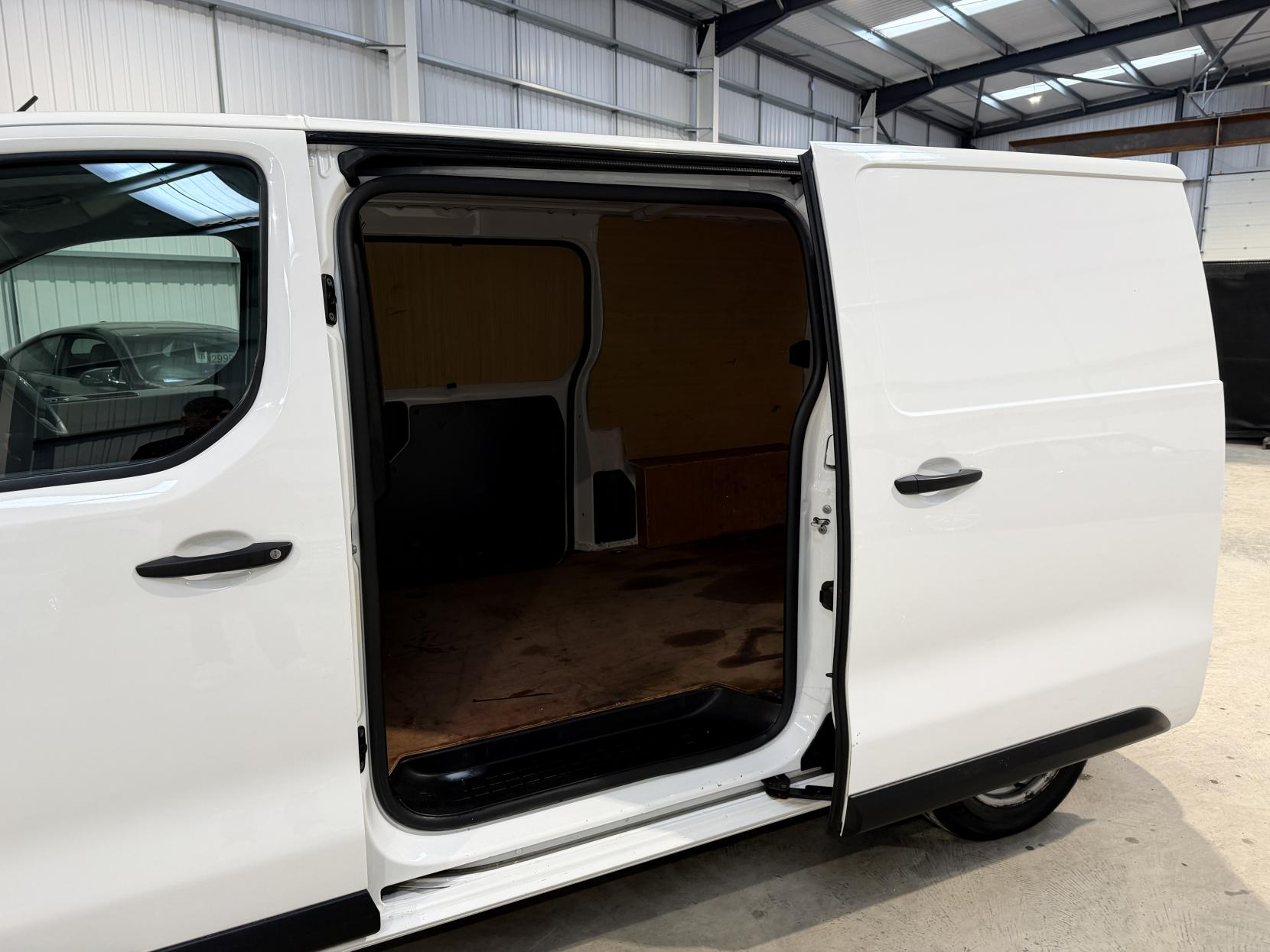 Citroen Dispatch 1.5 BlueHDi 1000 Enterprise Pro M Panel Van 6dr Diesel Manual FWD 2 Euro 6 (s/s) (100 ps)