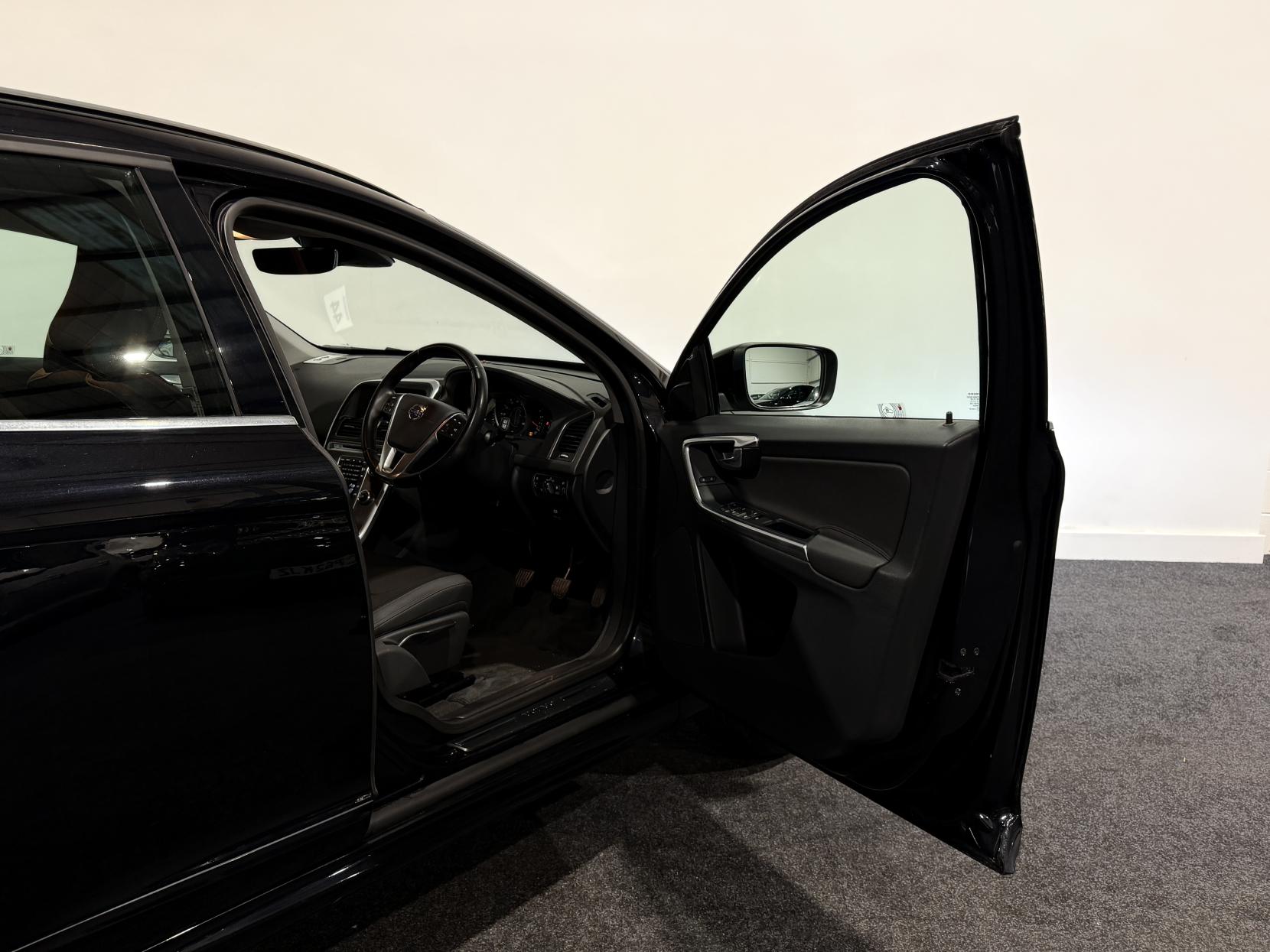 Volvo XC60 2.0 D4 SE Nav SUV 5dr Diesel Manual Euro 6 (s/s) (181 ps)