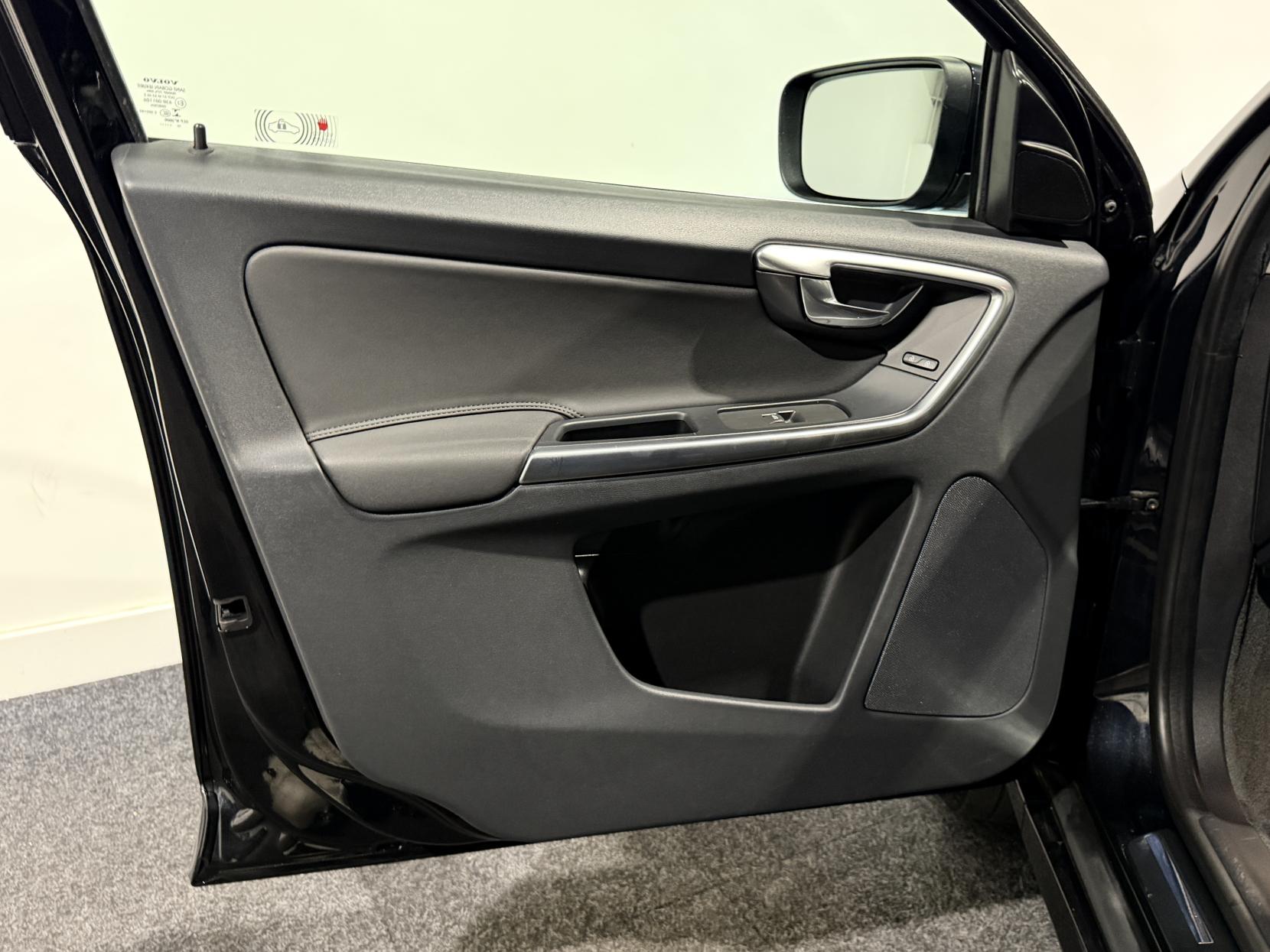 Volvo XC60 2.0 D4 SE Nav SUV 5dr Diesel Manual Euro 6 (s/s) (181 ps)