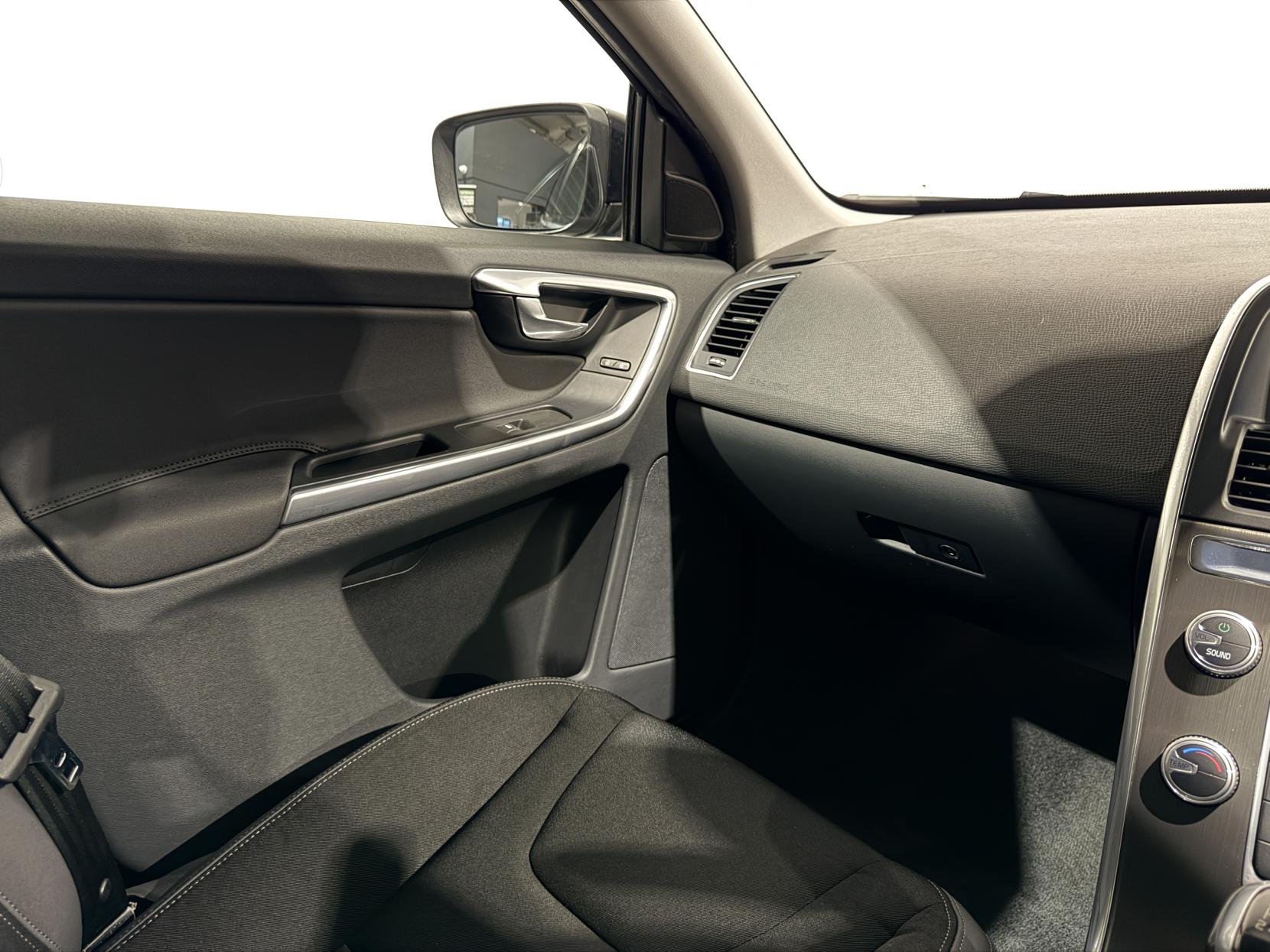 Volvo XC60 2.0 D4 SE Nav SUV 5dr Diesel Manual Euro 6 (s/s) (181 ps)