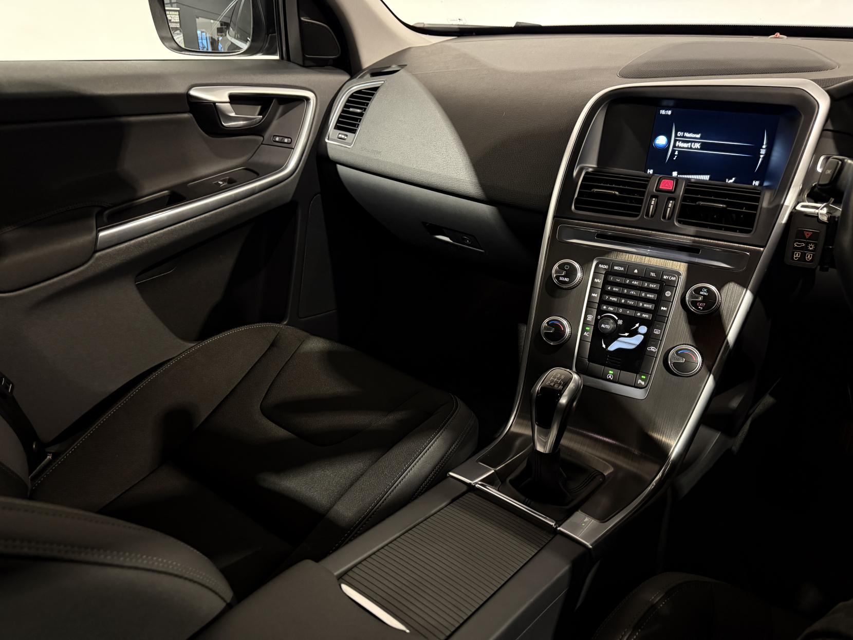 Volvo XC60 2.0 D4 SE Nav SUV 5dr Diesel Manual Euro 6 (s/s) (181 ps)