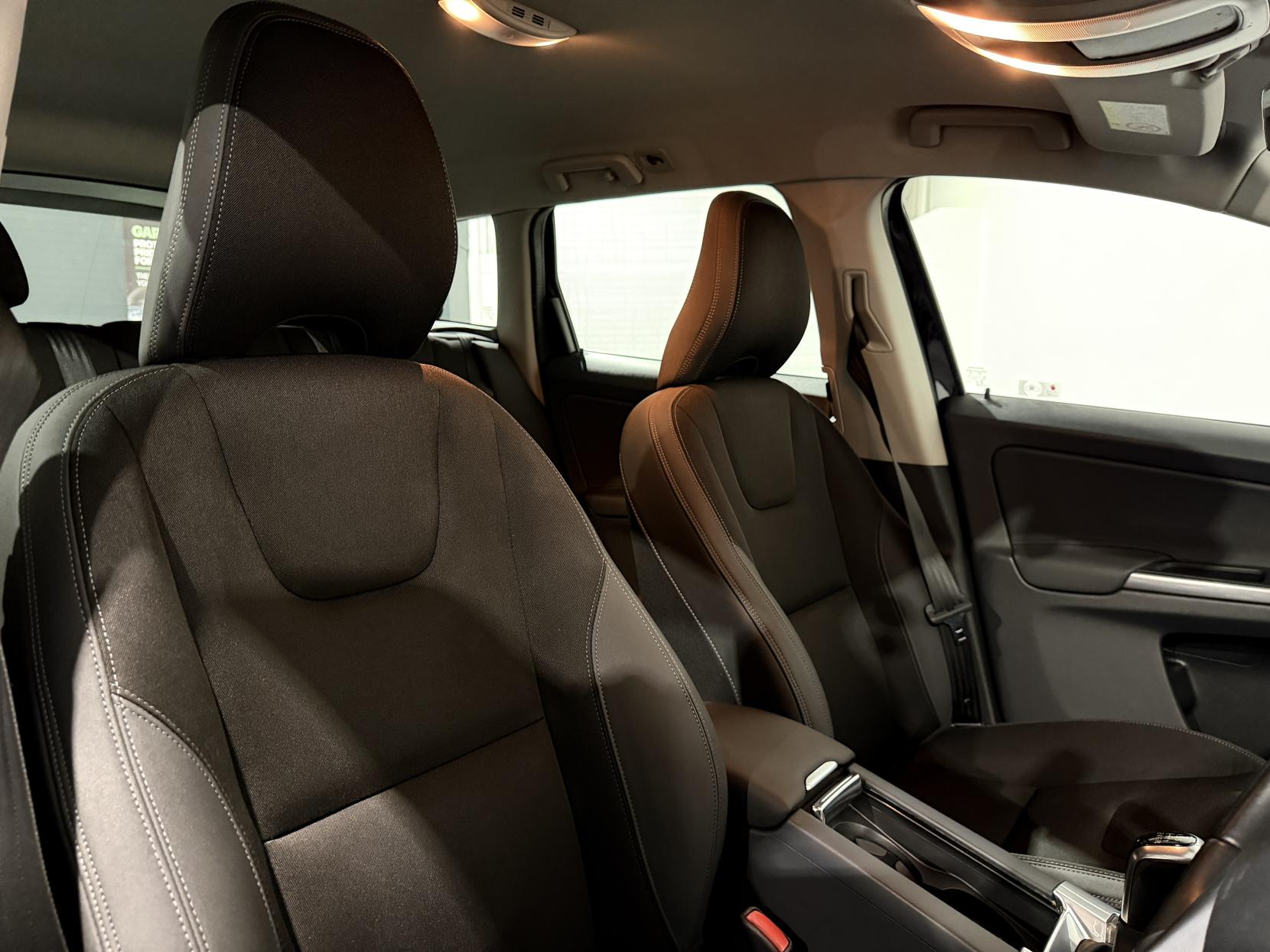 Volvo XC60 2.0 D4 SE Nav SUV 5dr Diesel Manual Euro 6 (s/s) (181 ps)