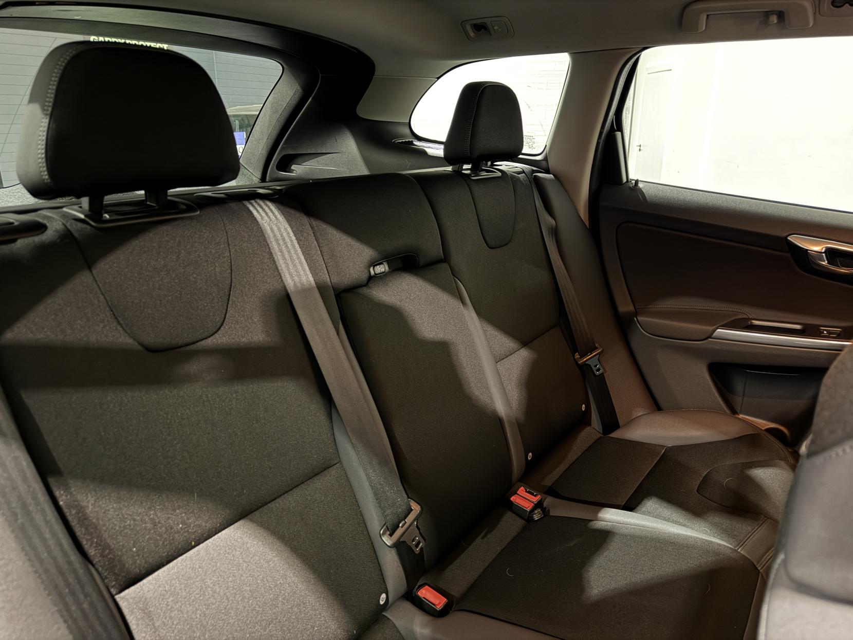 Volvo XC60 2.0 D4 SE Nav SUV 5dr Diesel Manual Euro 6 (s/s) (181 ps)