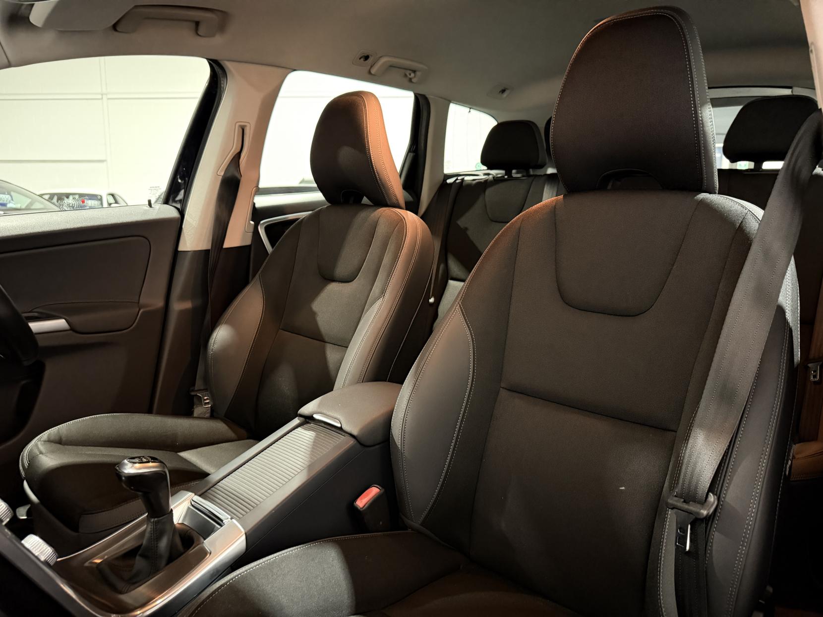 Volvo XC60 2.0 D4 SE Nav SUV 5dr Diesel Manual Euro 6 (s/s) (181 ps)