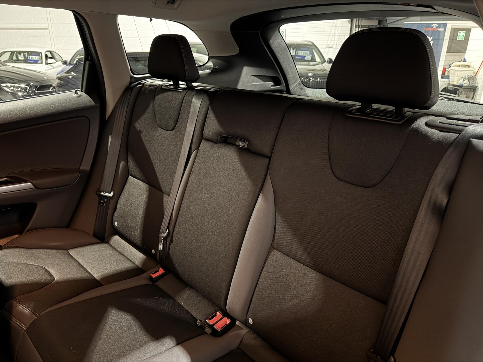 Volvo XC60 2.0 D4 SE Nav SUV 5dr Diesel Manual Euro 6 (s/s) (181 ps)