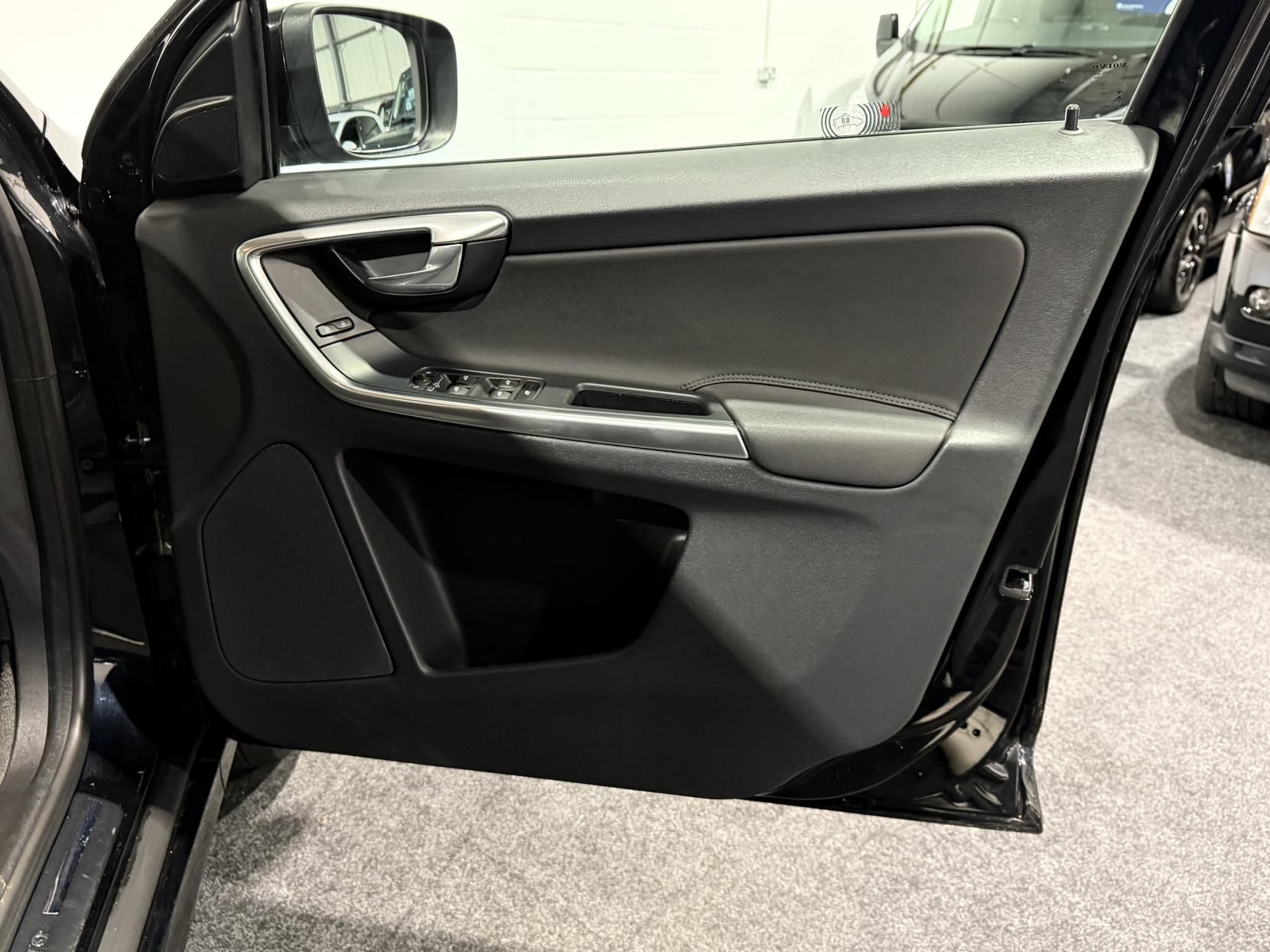 Volvo XC60 2.0 D4 SE Nav SUV 5dr Diesel Manual Euro 6 (s/s) (181 ps)