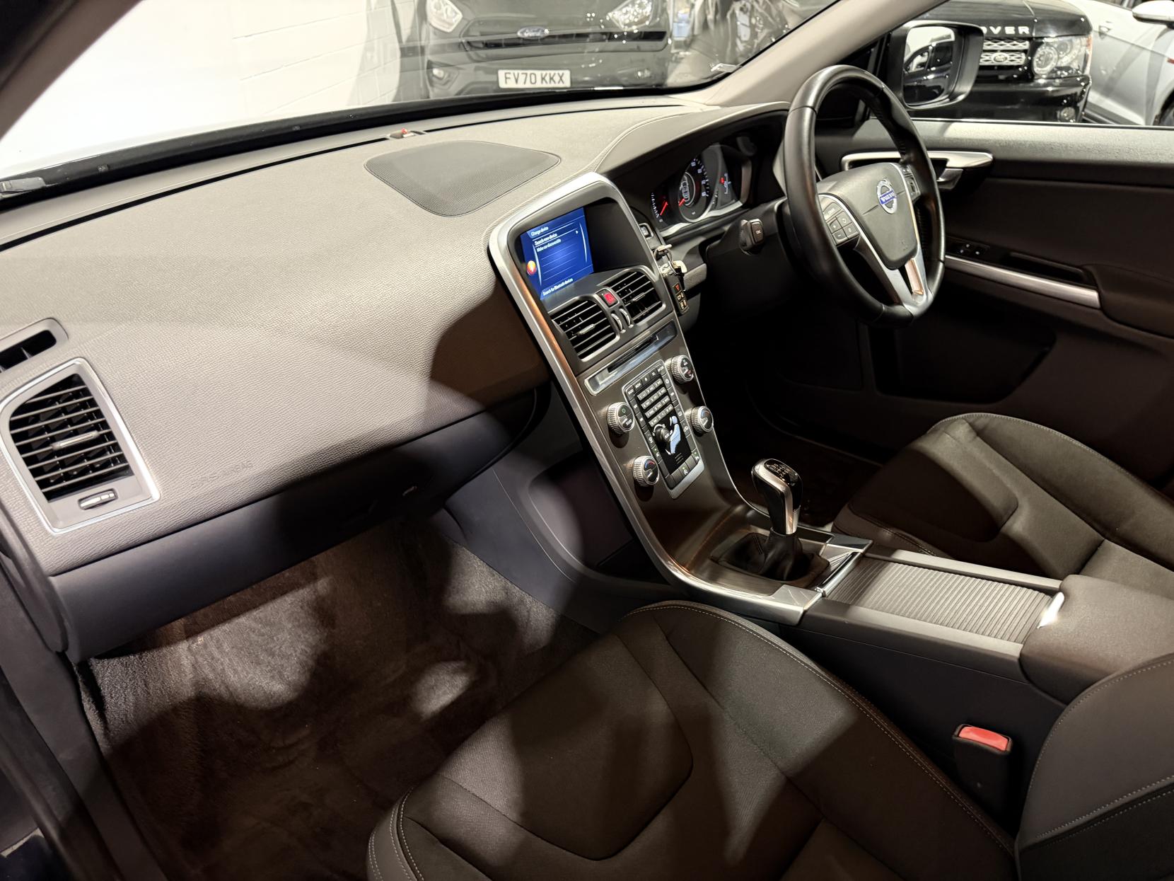 Volvo XC60 2.0 D4 SE Nav SUV 5dr Diesel Manual Euro 6 (s/s) (181 ps)