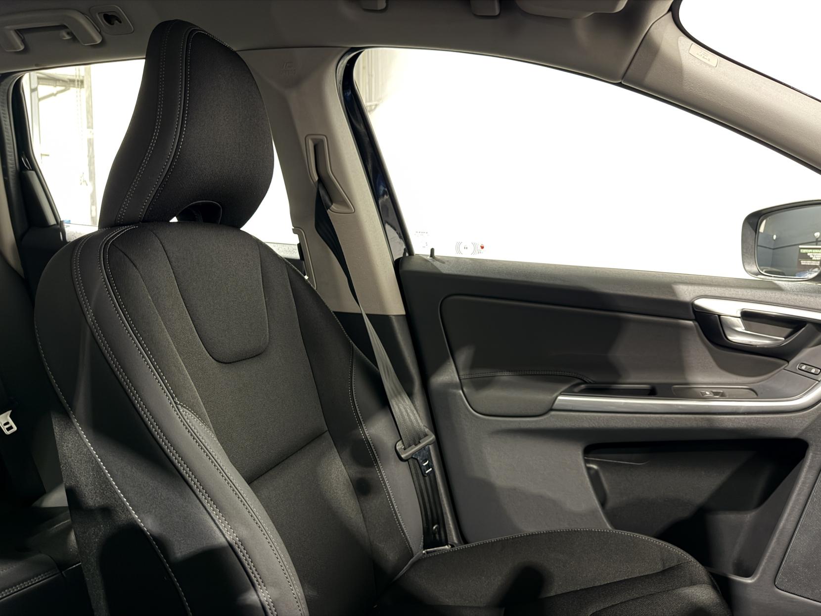 Volvo XC60 2.0 D4 SE Nav SUV 5dr Diesel Manual Euro 6 (s/s) (181 ps)