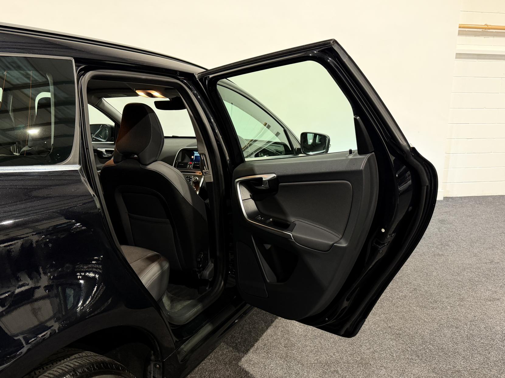 Volvo XC60 2.0 D4 SE Nav SUV 5dr Diesel Manual Euro 6 (s/s) (181 ps)